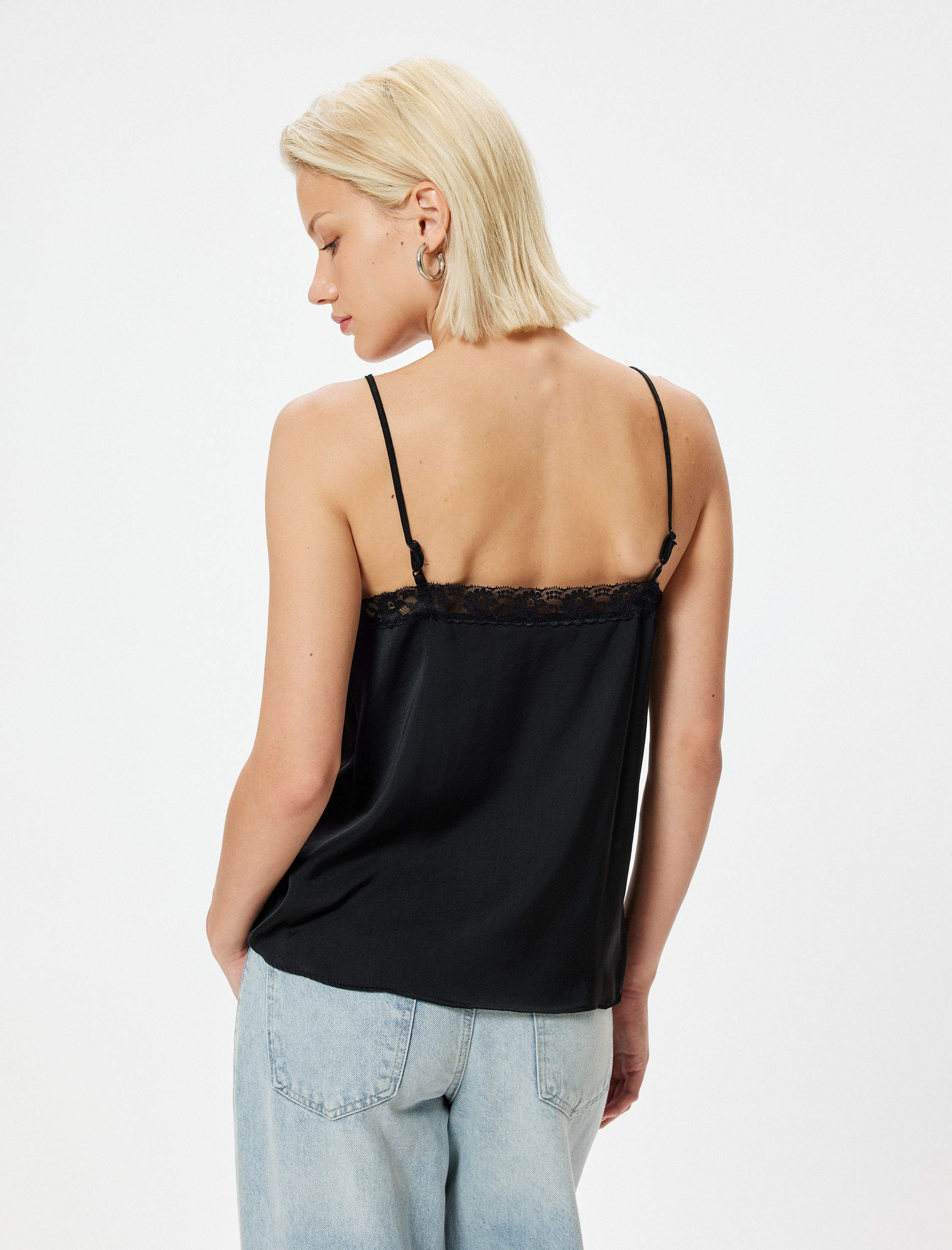 Saten Atlet Dantel Detaylı İnce Askılı Bol Kalıp Aerobin Kumaş