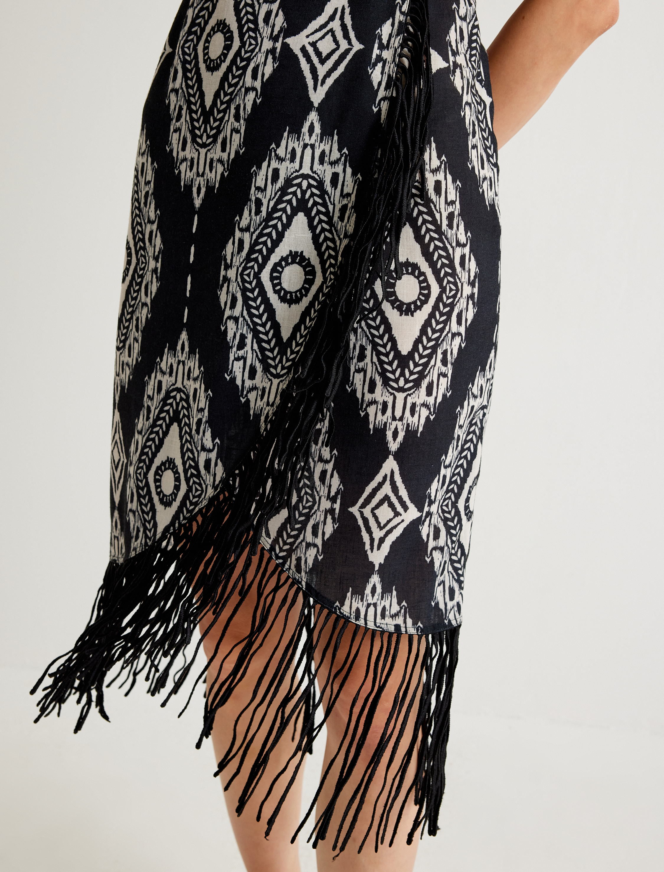 Koton X Melis Ağazat - Straplez Elbise Püskül Detaylı Midi Boy Etnik Desenli Slim Fit
