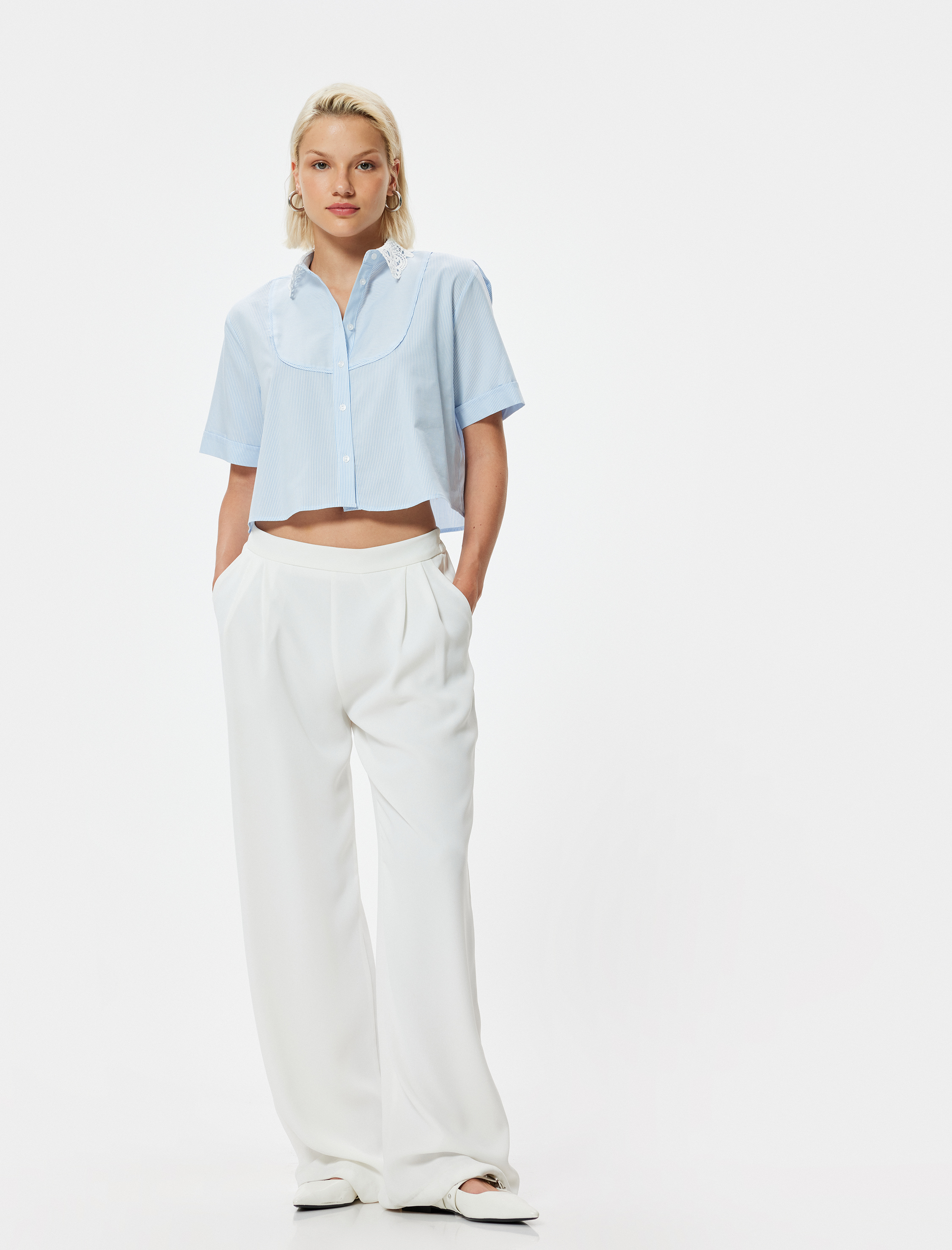   Kısa Kollu Gömlek Dantel Yaka Detaylı