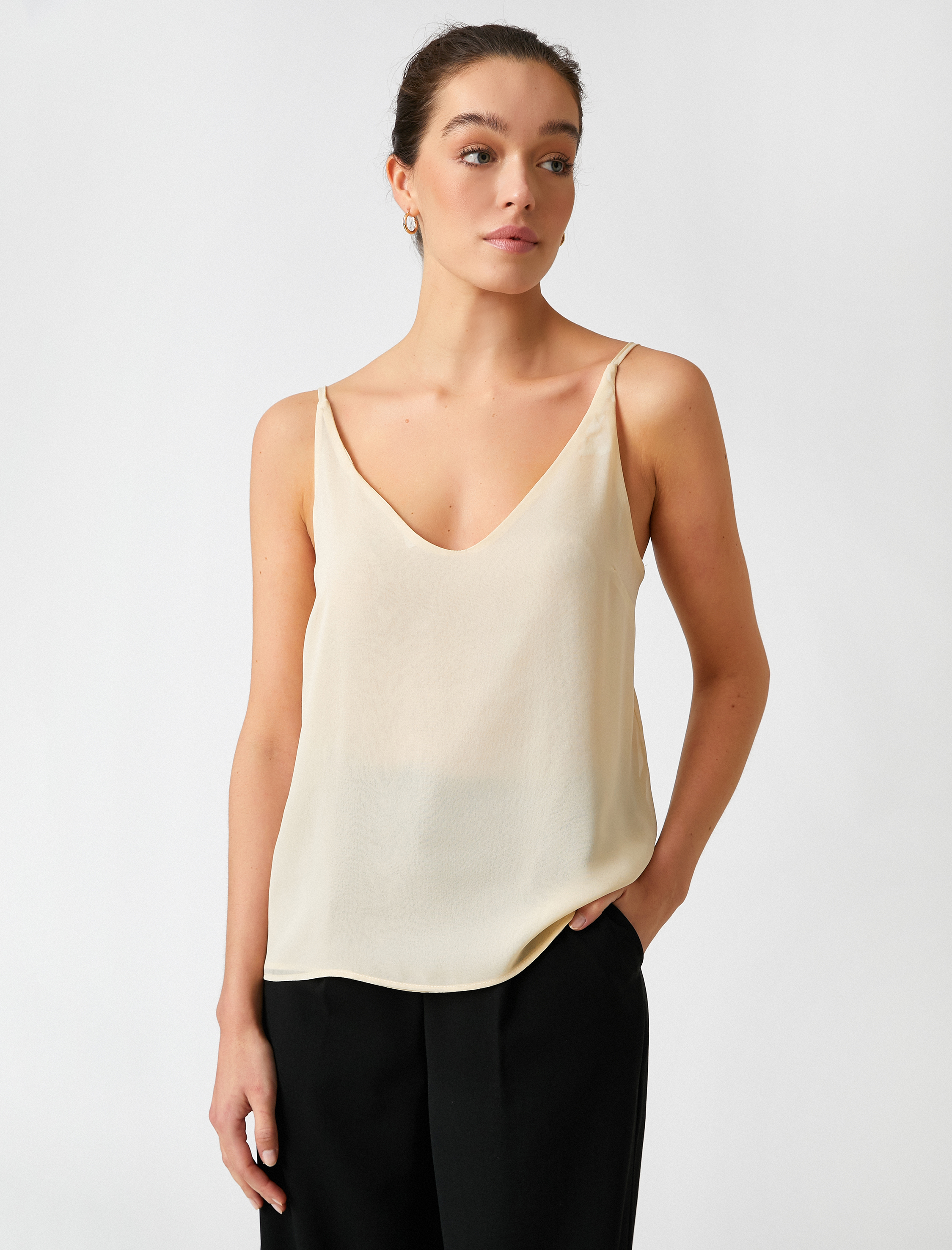   İnce Askılı V Yaka Atlet