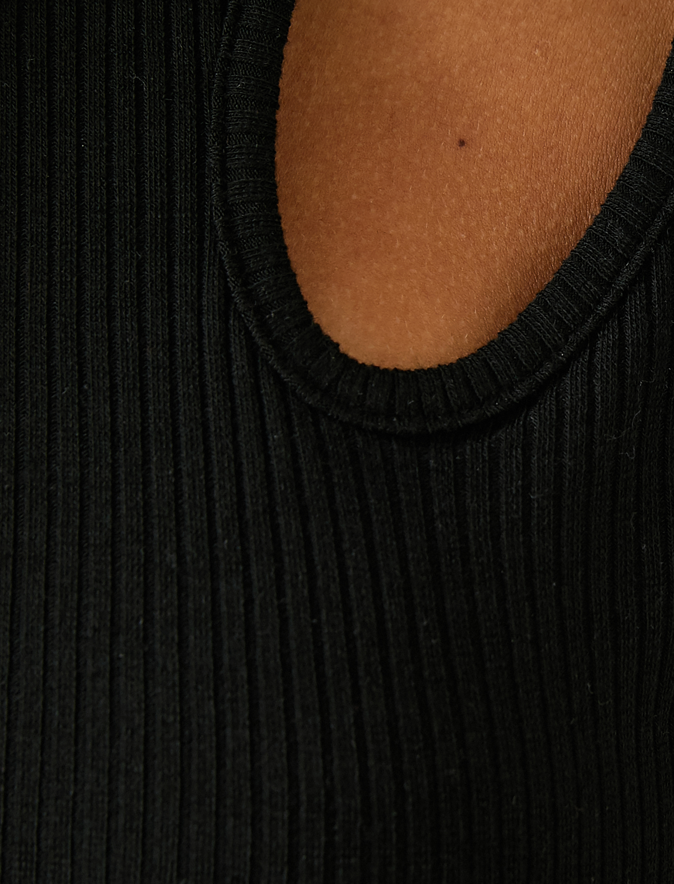   Pencere Detaylı Kısa Kollu Tişört