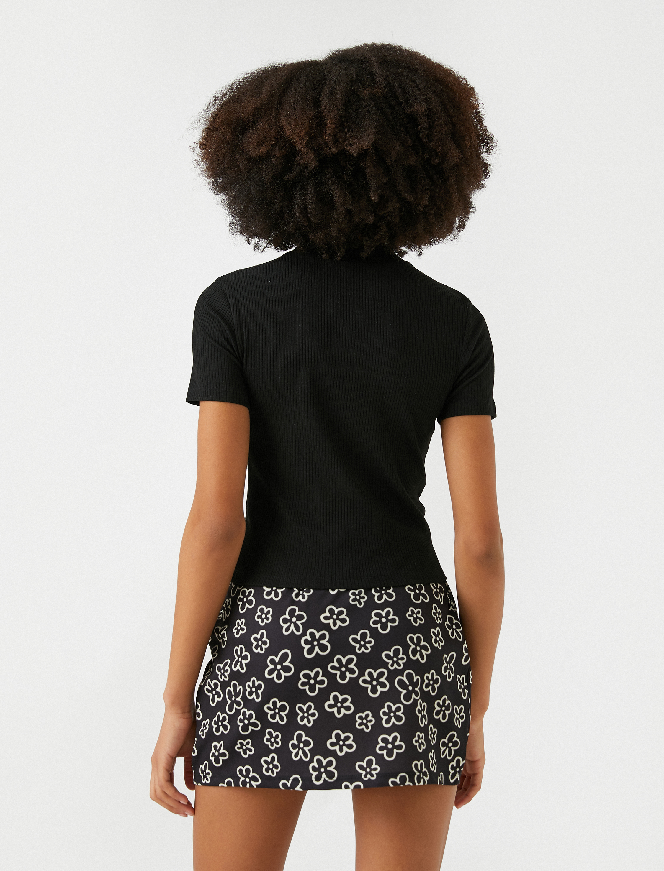   Pencere Detaylı Kısa Kollu Tişört