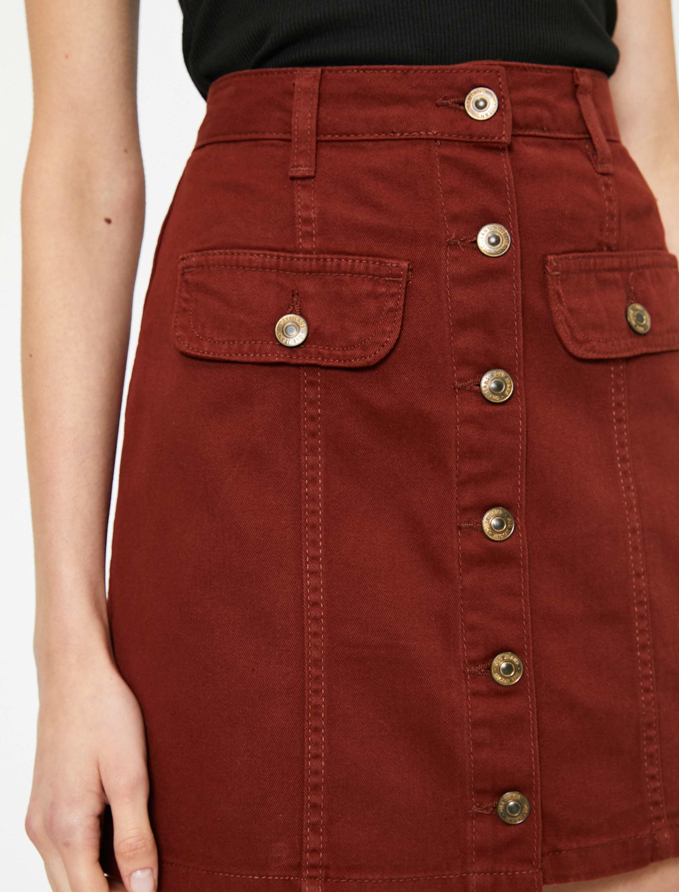   Düğme Detaylı Etek