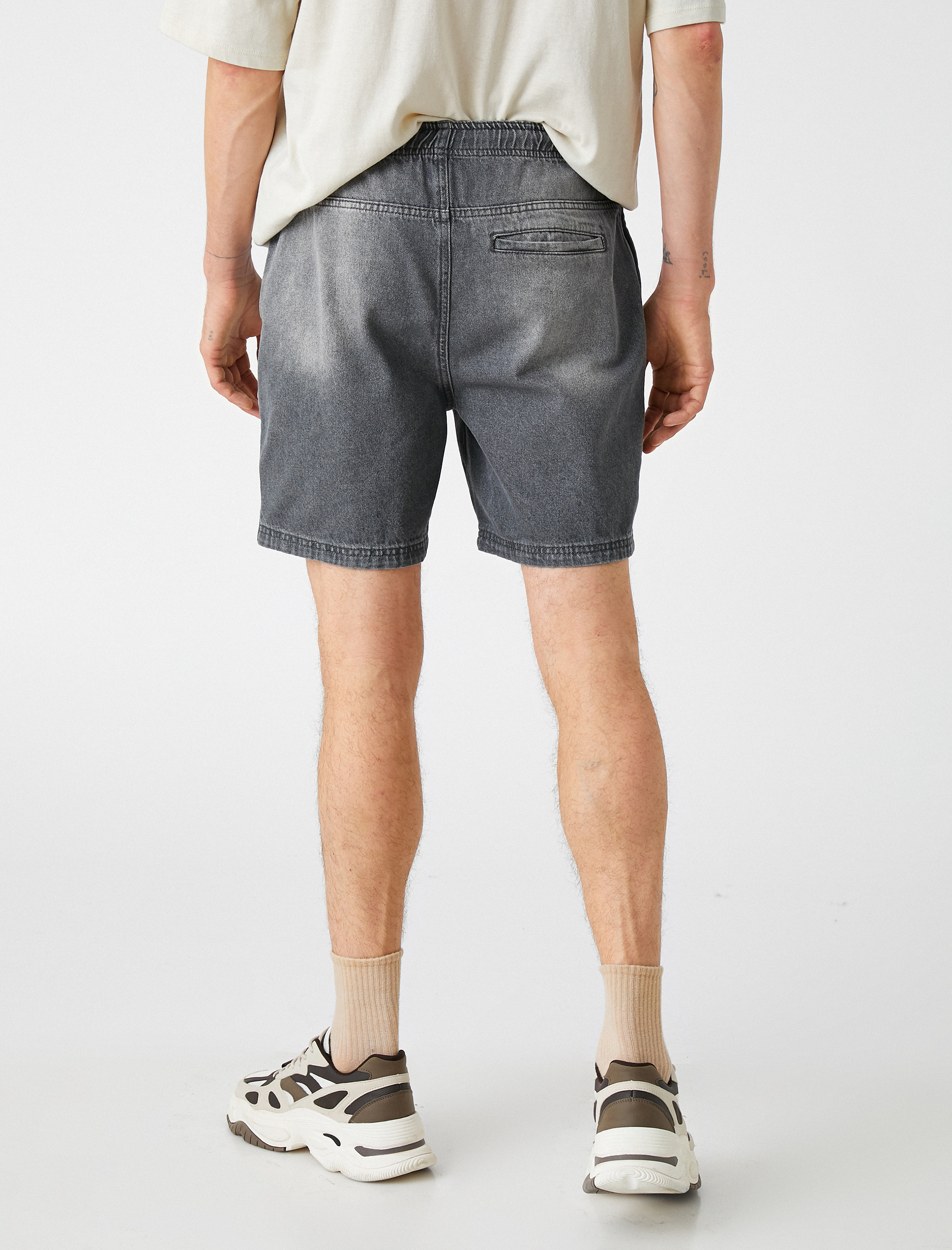   Rahat Kesim Kot Şort