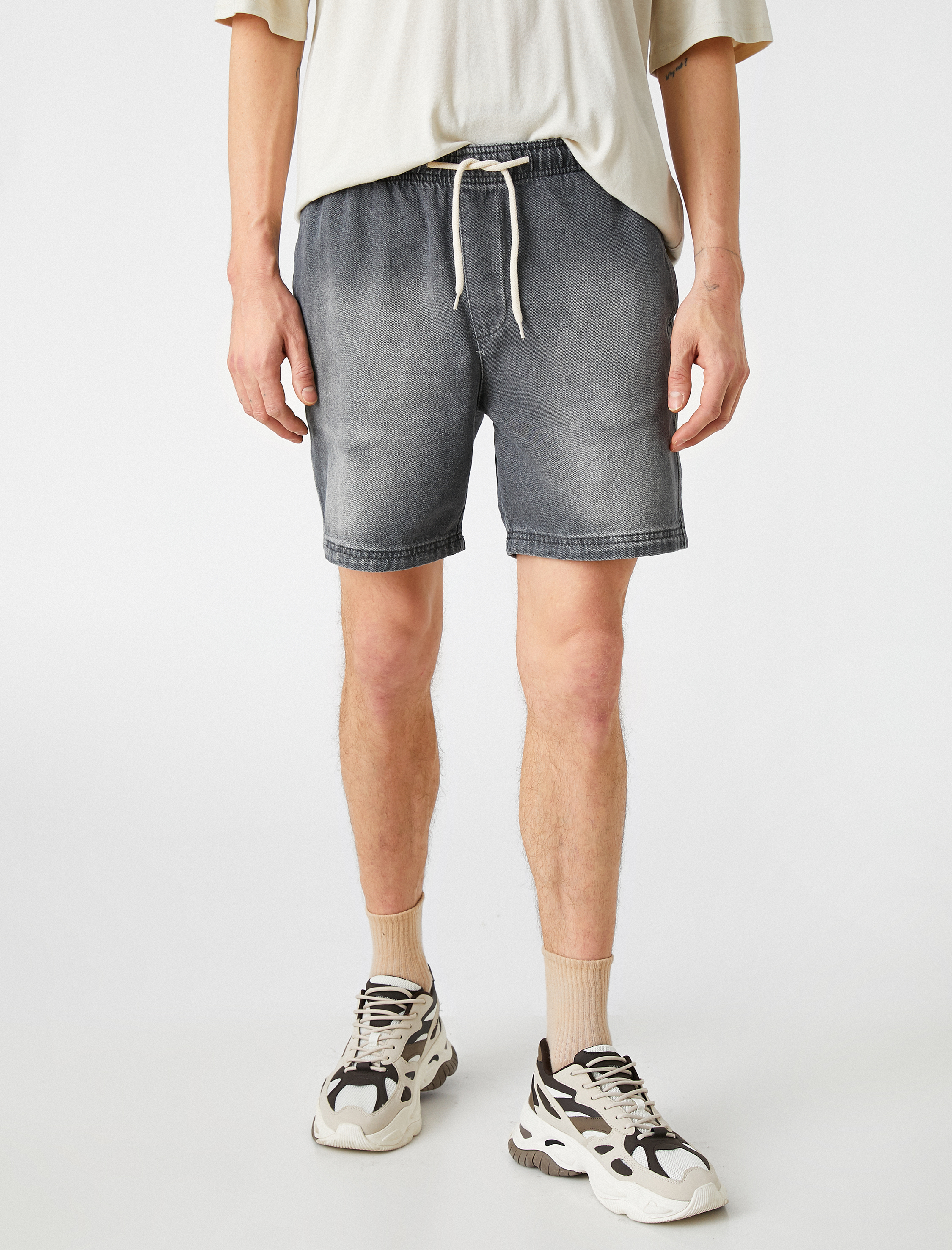   Rahat Kesim Kot Şort