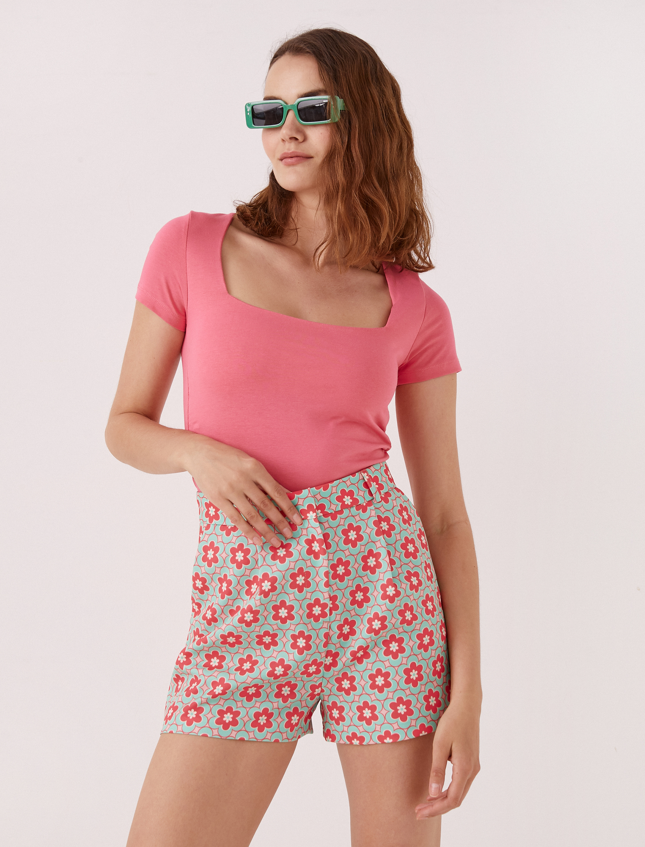   Kare Yaka Tişört Kısa Kollu Pamuklu