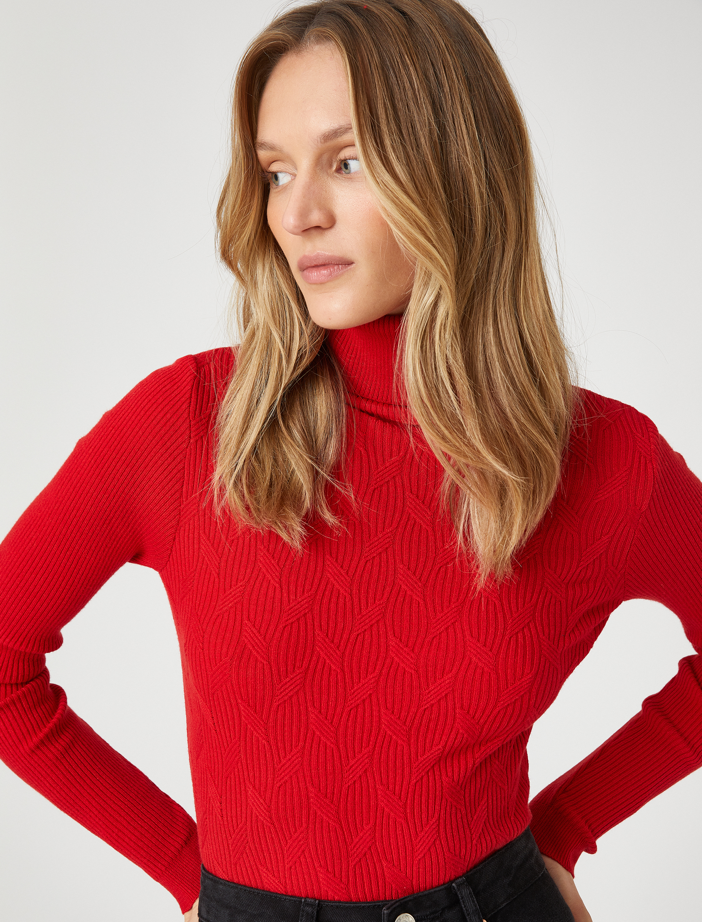   Melis Ağazat X Koton - Dar Kesim Desenli Boğazlı Kazak