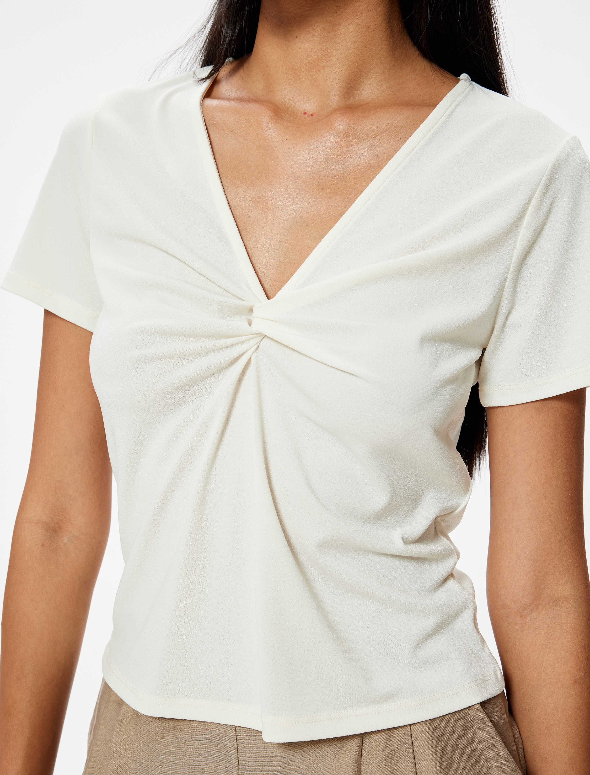   Drapeli V Yaka Tişört Kısa Kollu