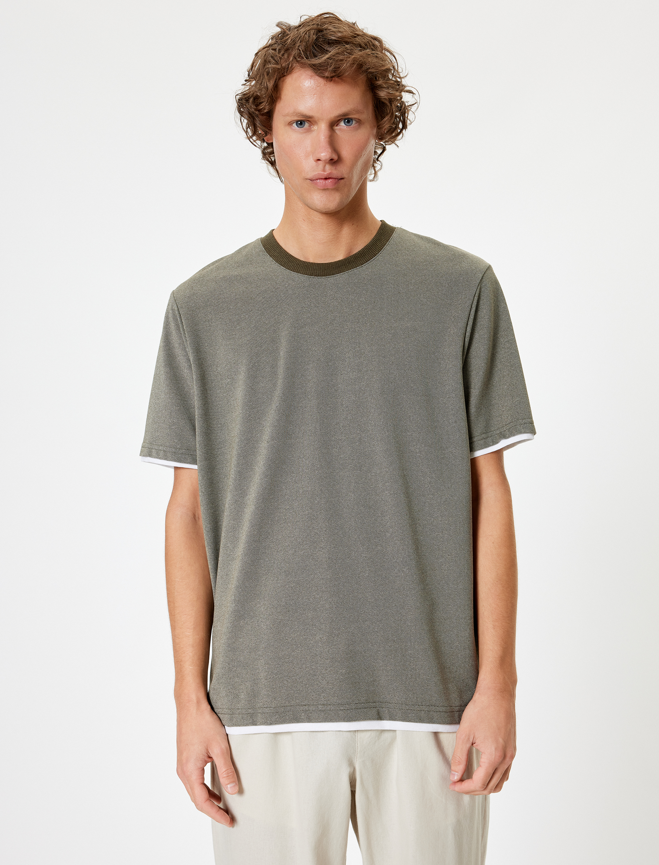   Basic Tişört Dokulu Bisiklet Yaka Kumaş Detaylı Kısa Kollu