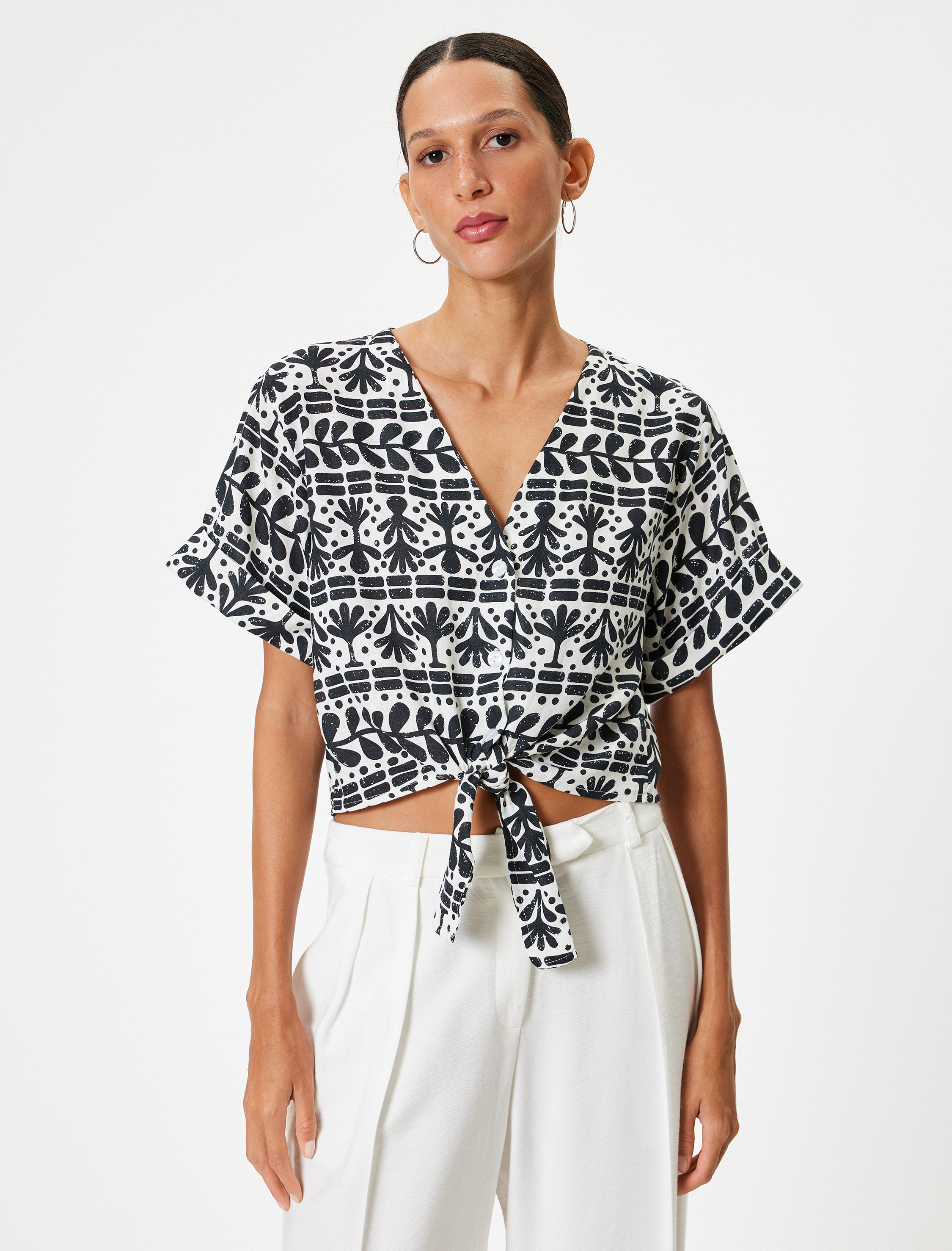   Keten Karışımlı Gömlek Crop Kısa Kollu Düğmeli V Yaka Bağlama Detaylı