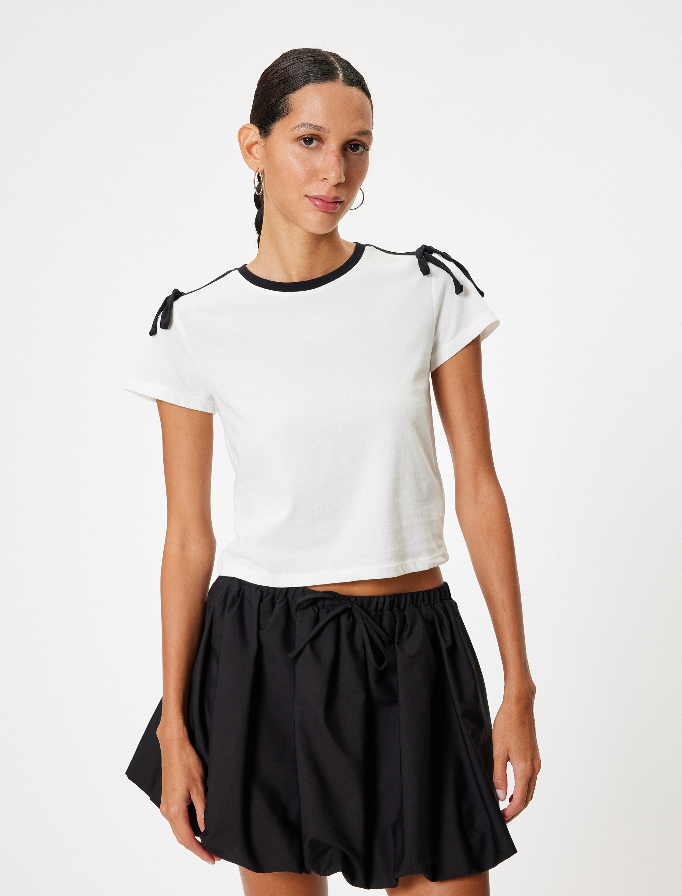   Fiyonk Detaylı Tişört Bisiklet Yaka Kısa Kollu Pamuklu