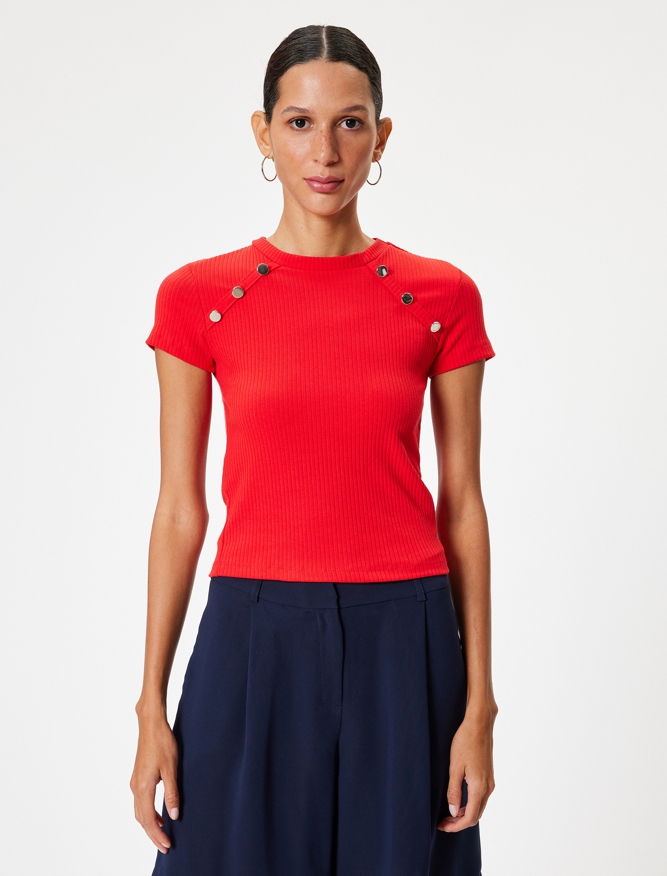   Dokulu Tişört Düğme Detaylı Bisiklet Yaka Kısa Kollu Slim Fit