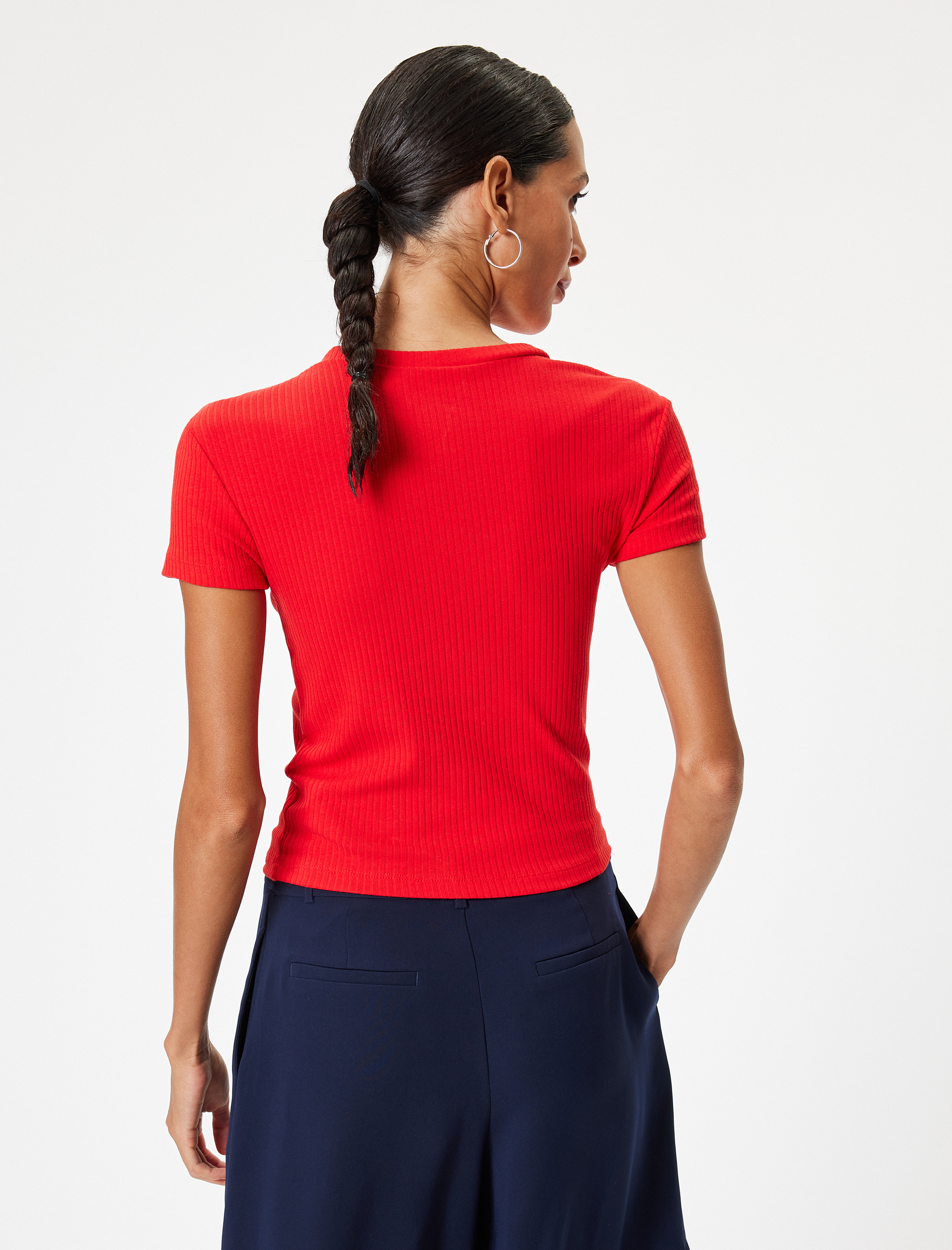   Dokulu Tişört Düğme Detaylı Bisiklet Yaka Kısa Kollu Slim Fit