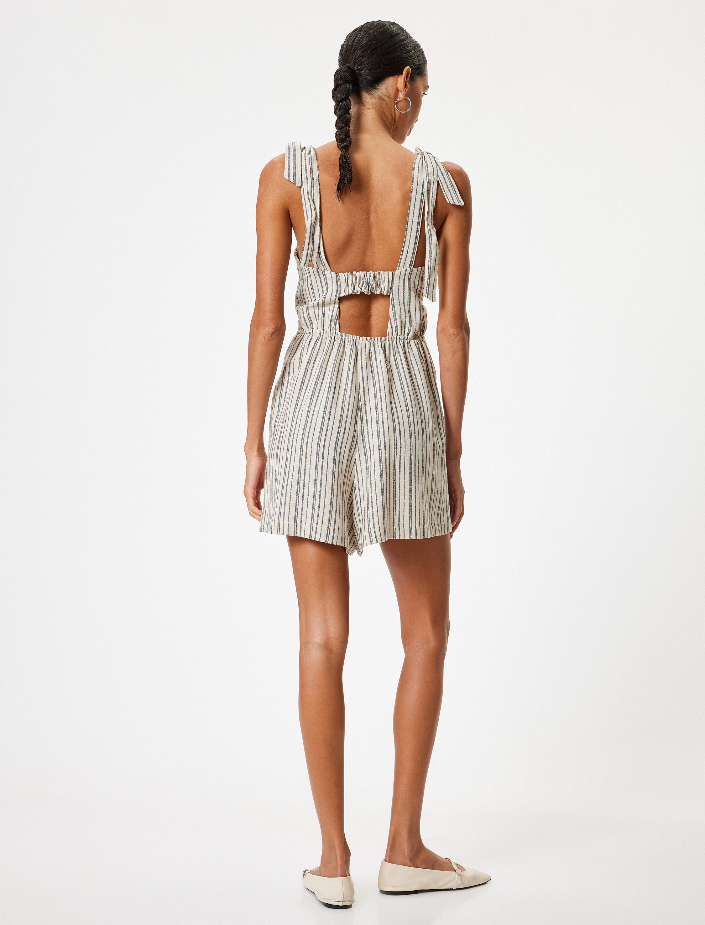   Mini Salopet Tulum Keten Karışımlı Kolsuz Sırtı Açık Bağlama Detaylı Kare Yaka