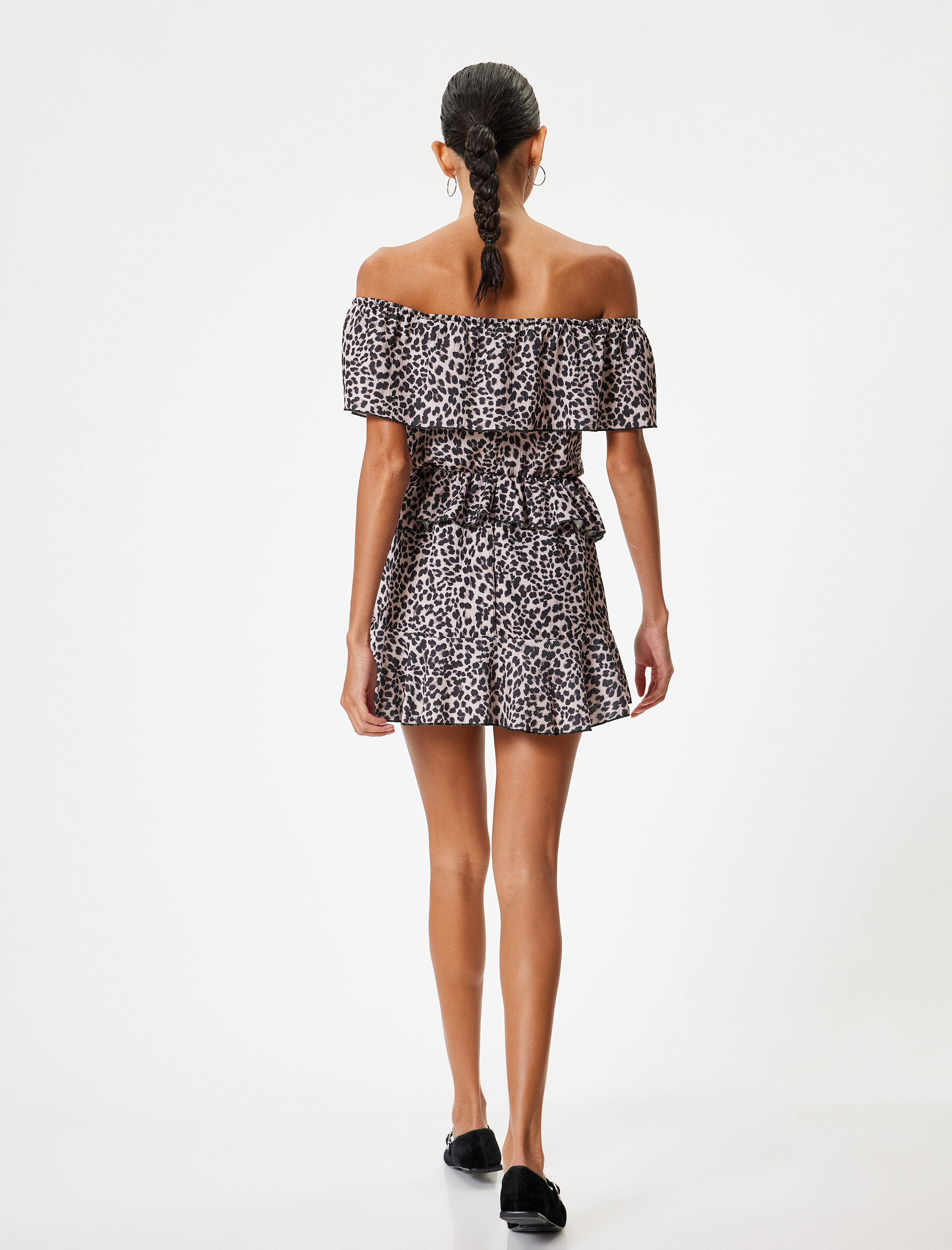 Madonna Yaka Omzu Açık Tulum Mini Leopar Desenli Volanlı Kısa Kollu Bürümcük