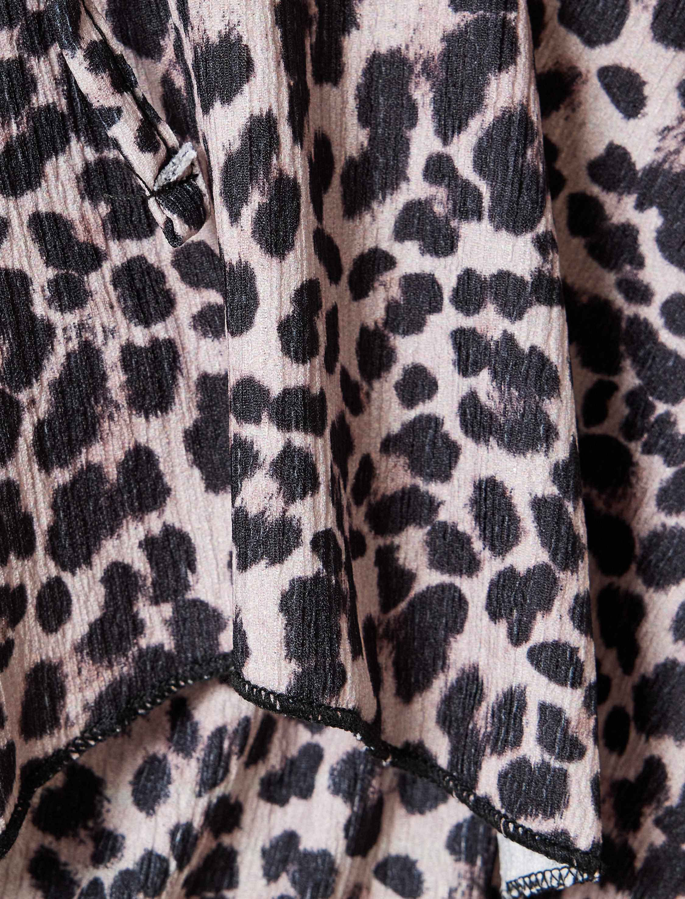 Madonna Yaka Omzu Açık Tulum Mini Leopar Desenli Volanlı Kısa Kollu Bürümcük