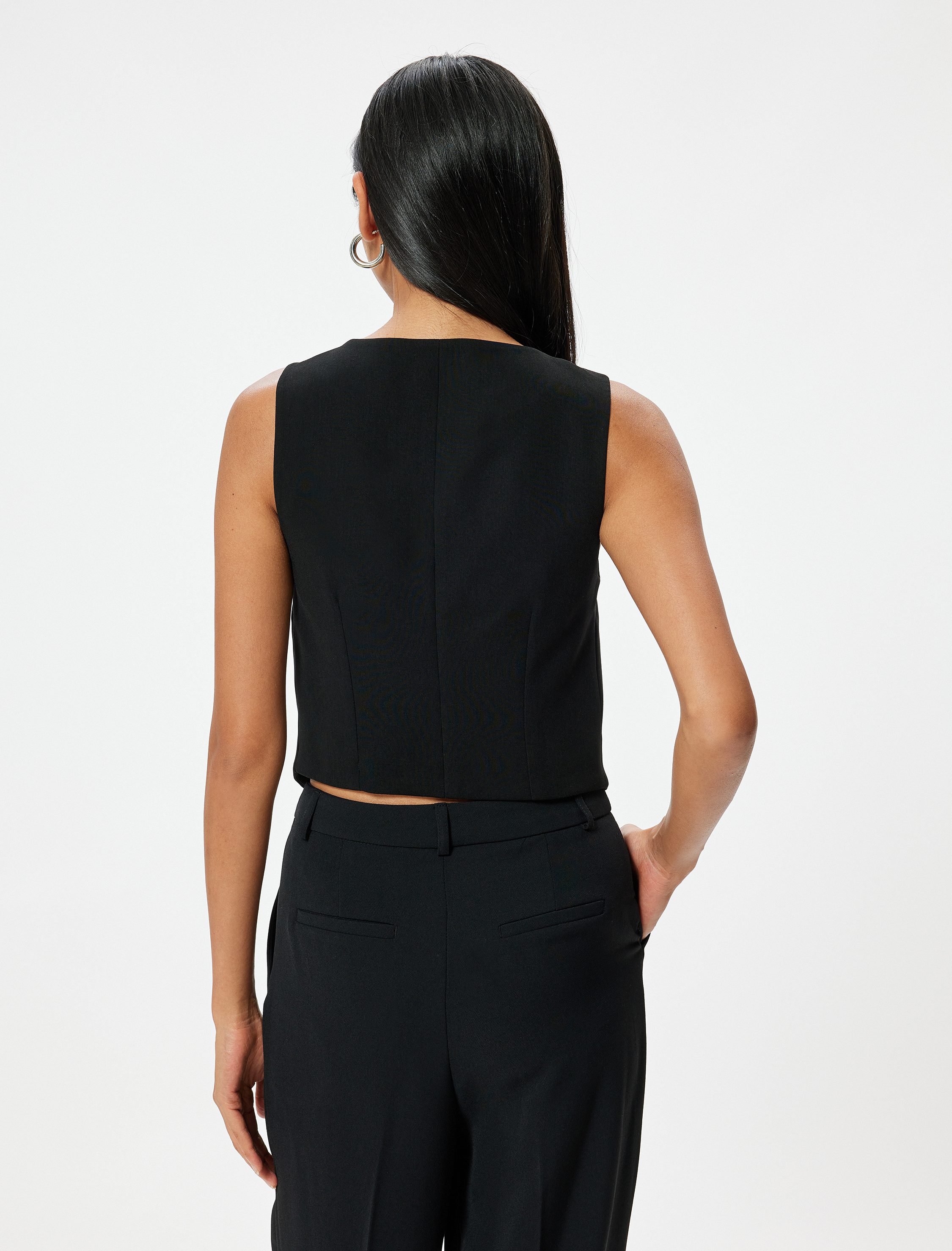 Yuvarlak Yaka Omuzdan Düğme Detaylı Asimetrik Kesim Kruvaze Crop Yelek