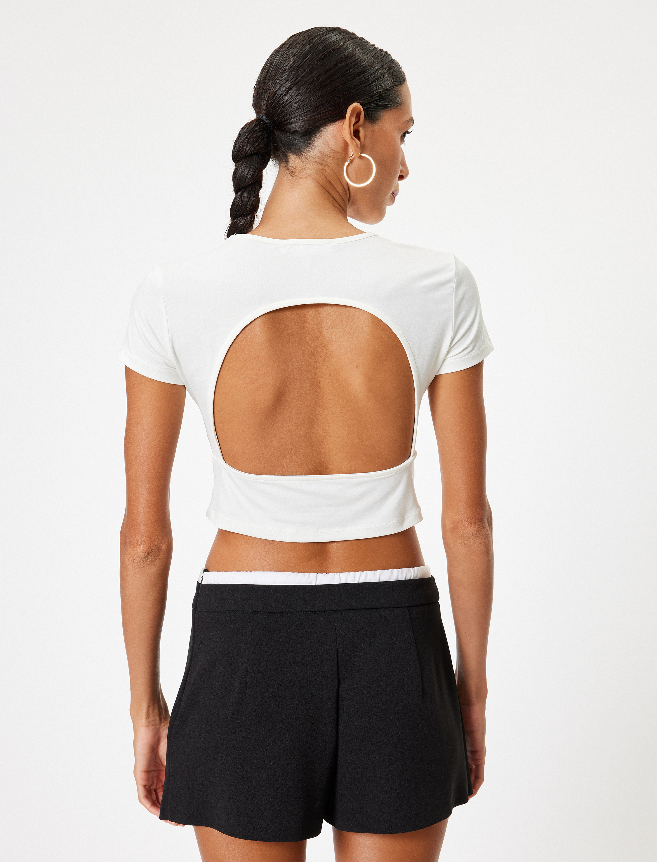   Crop Tişört Sırt Detaylı Bisiklet Yaka Kısa Kollu Slim Fit