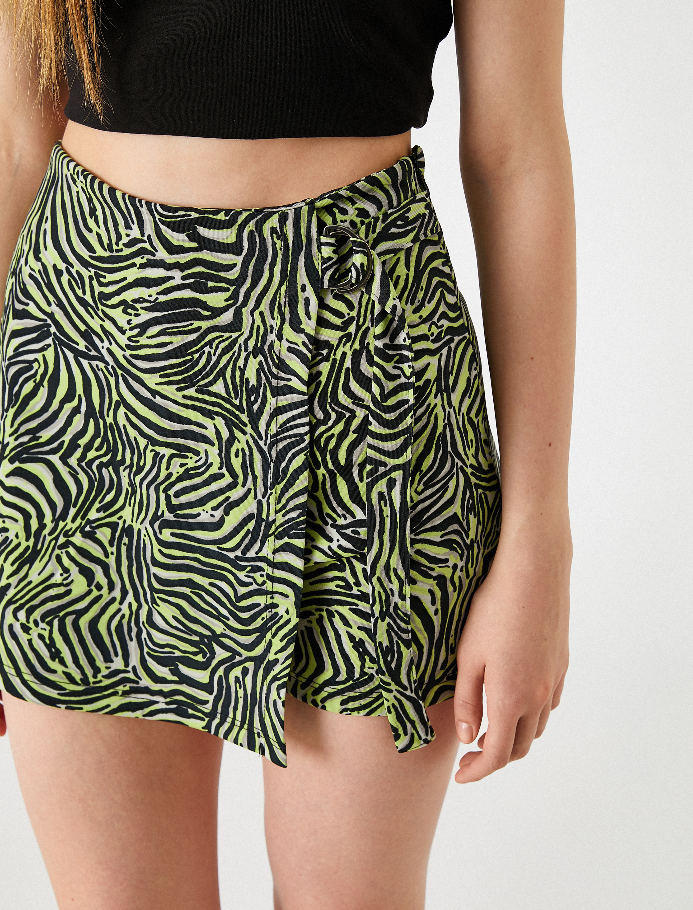   Zebra Desenli Şort Etek Metal Aksesuar Detaylı