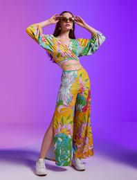 Çiçek Baskılı Yırtmaçlı Pantolon