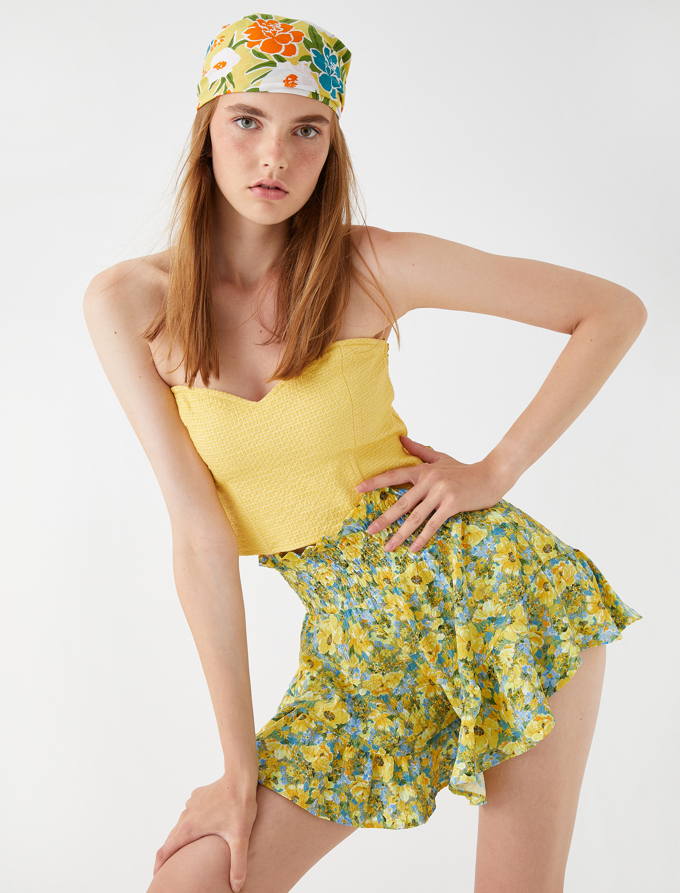   Çiçekli Şort Beli Gipeli Fırfırlı