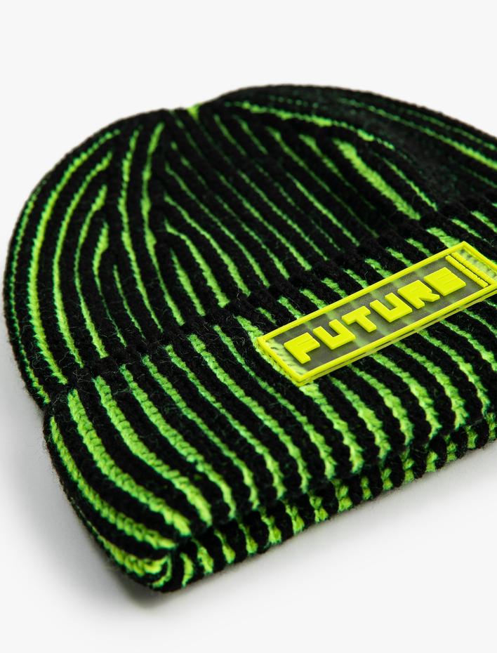 Erkek Çocuk Lastikli Örgü Bere