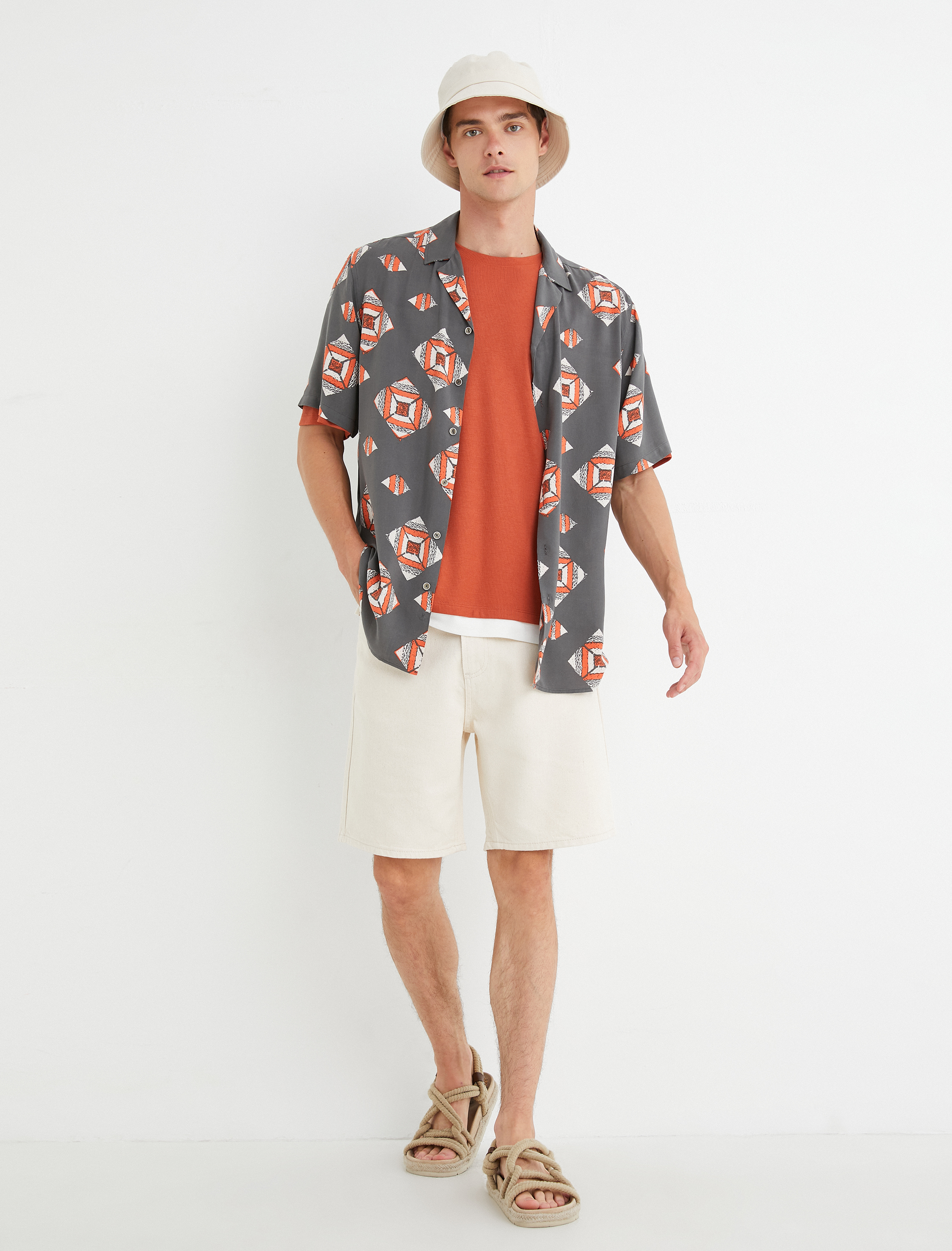   Kısa Kollu Gömlek Devrik Yaka Geometrik Baskı Detaylı