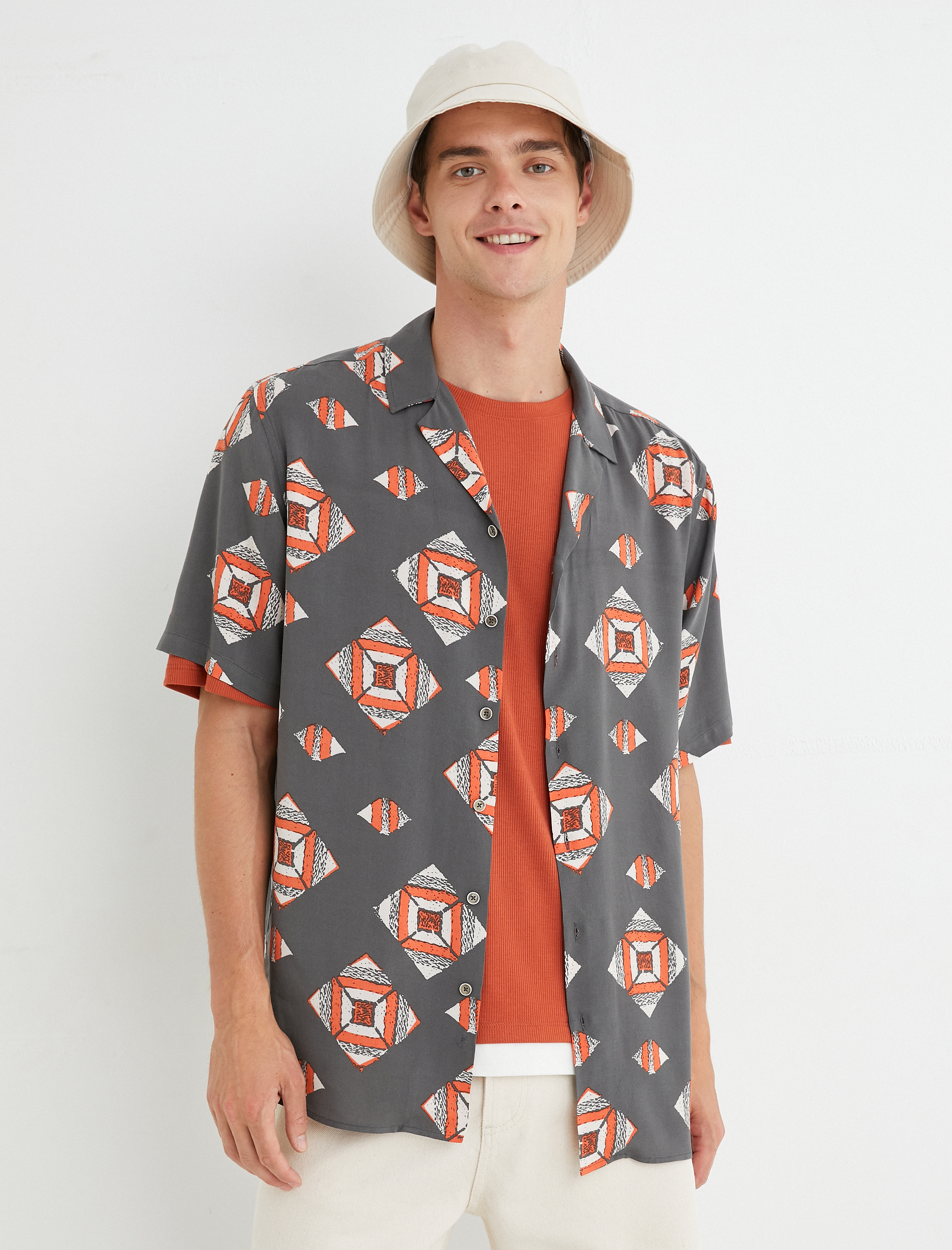   Kısa Kollu Gömlek Devrik Yaka Geometrik Baskı Detaylı