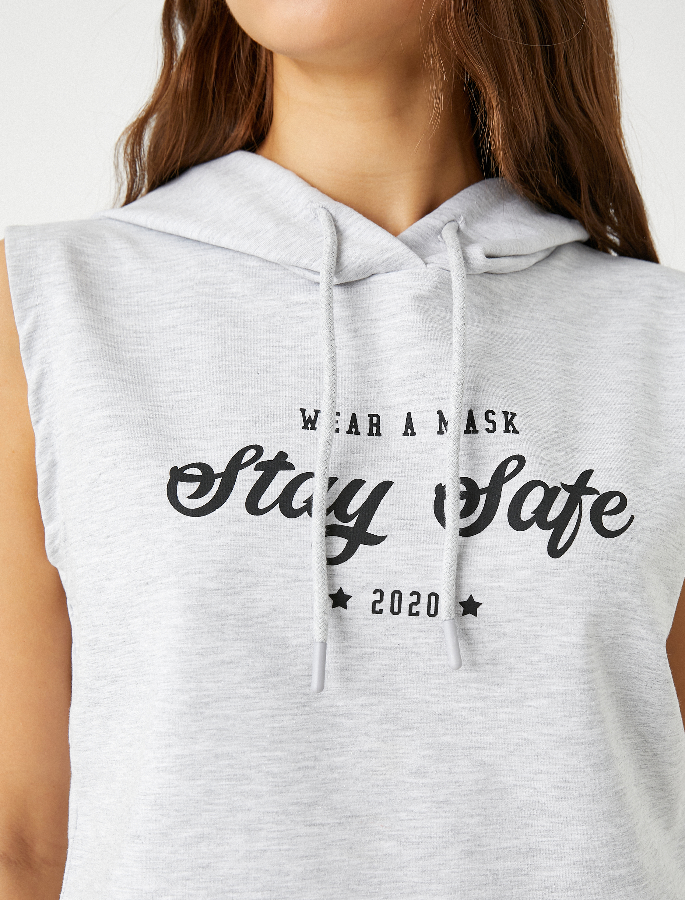   Crop Atlet Kapüşonlu Slogan Baskılı Kolsuz