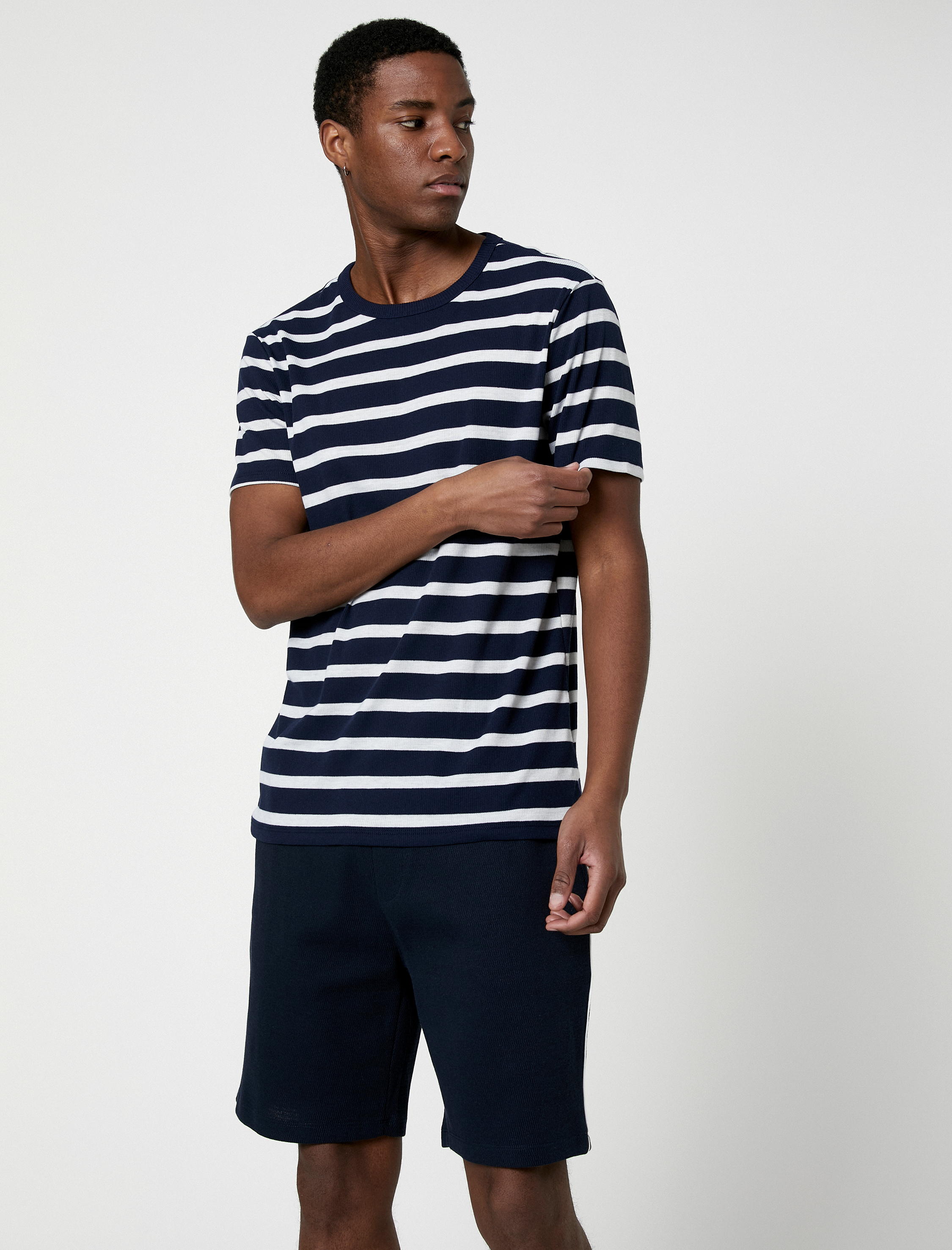   Bermuda Şort Cep Detaylı Beli Bağcıklı