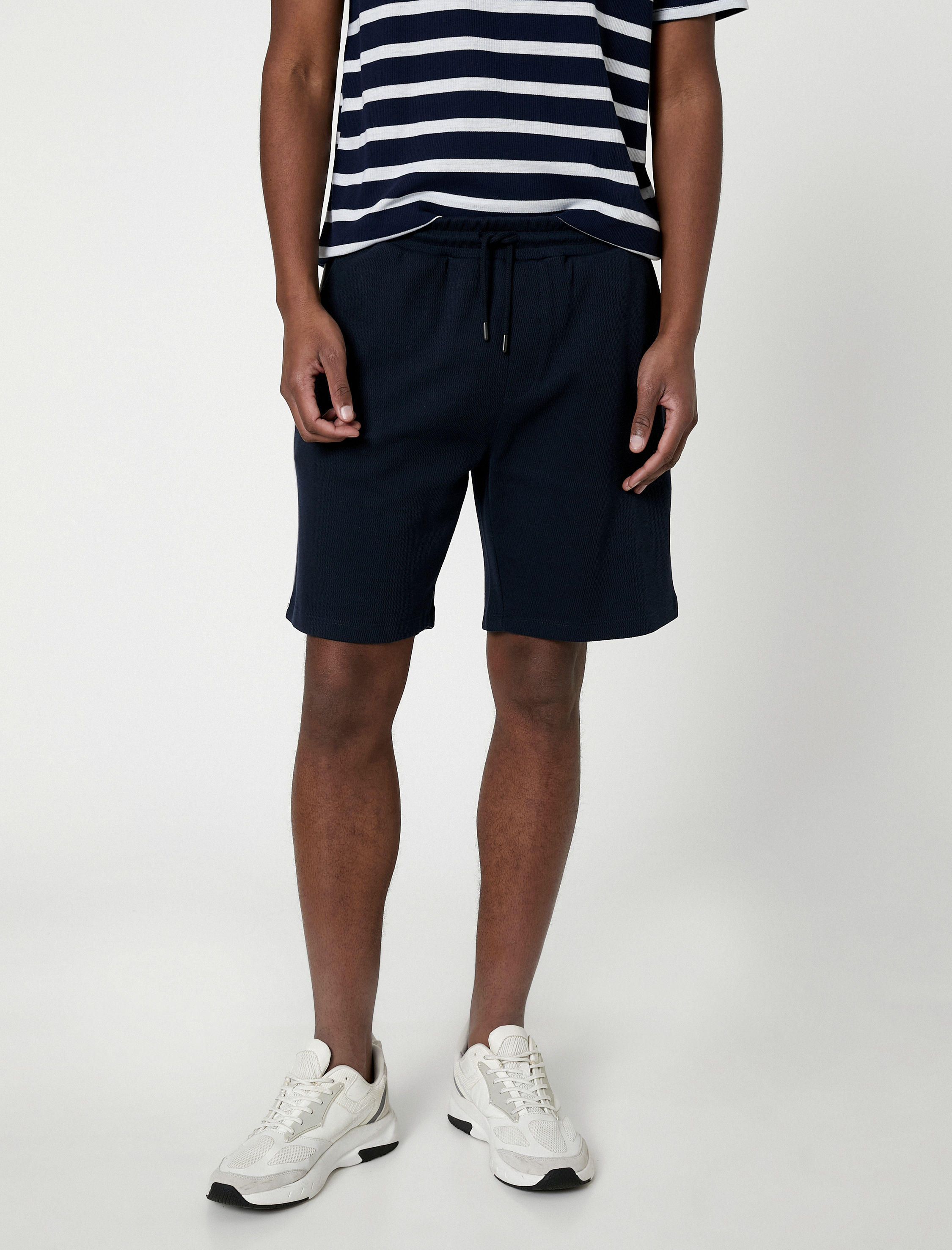   Bermuda Şort Cep Detaylı Beli Bağcıklı