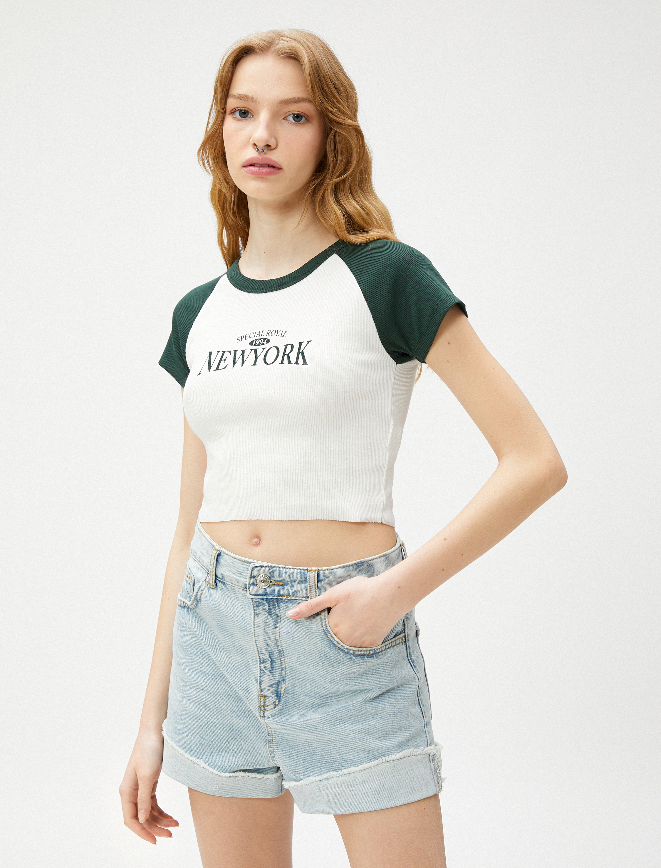   Crop Tişört Kolej Baskılı Kısa Kollu Bisiklet Yaka Fitilli