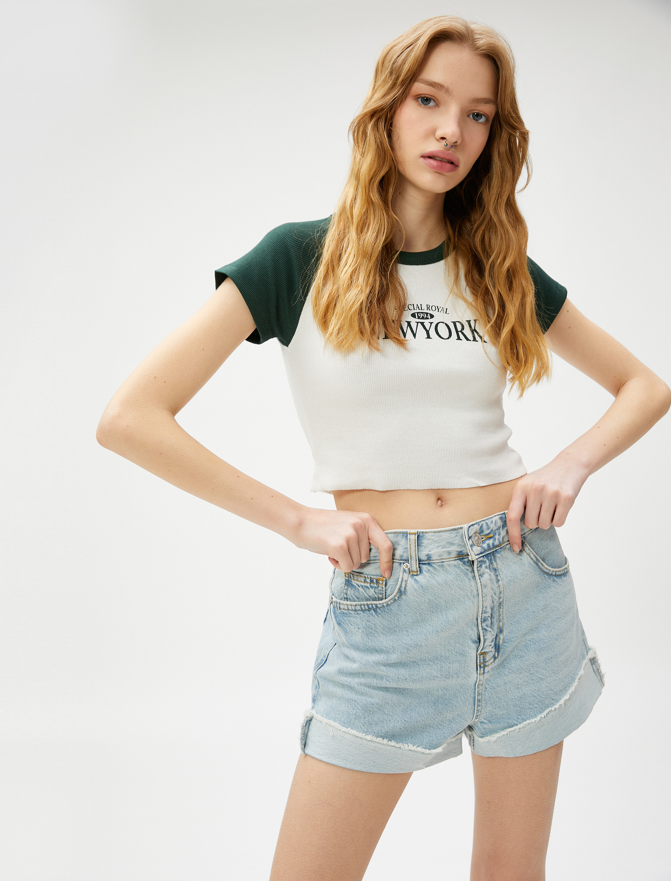   Crop Tişört Kolej Baskılı Kısa Kollu Bisiklet Yaka Fitilli