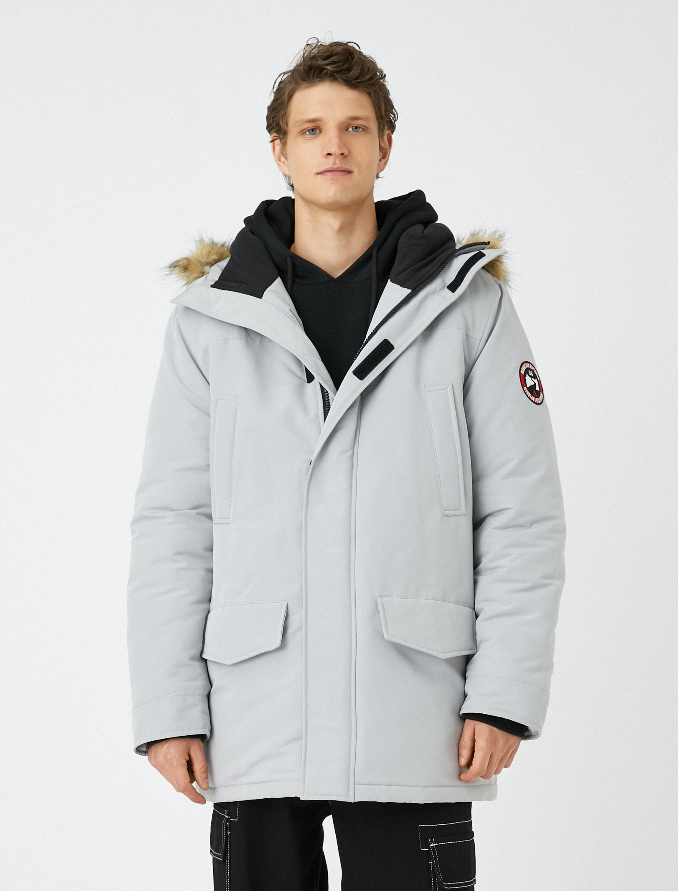   Kapşonlu Anorak Suni Kürk Detaylı Fermuarlı Etiket Baskılı