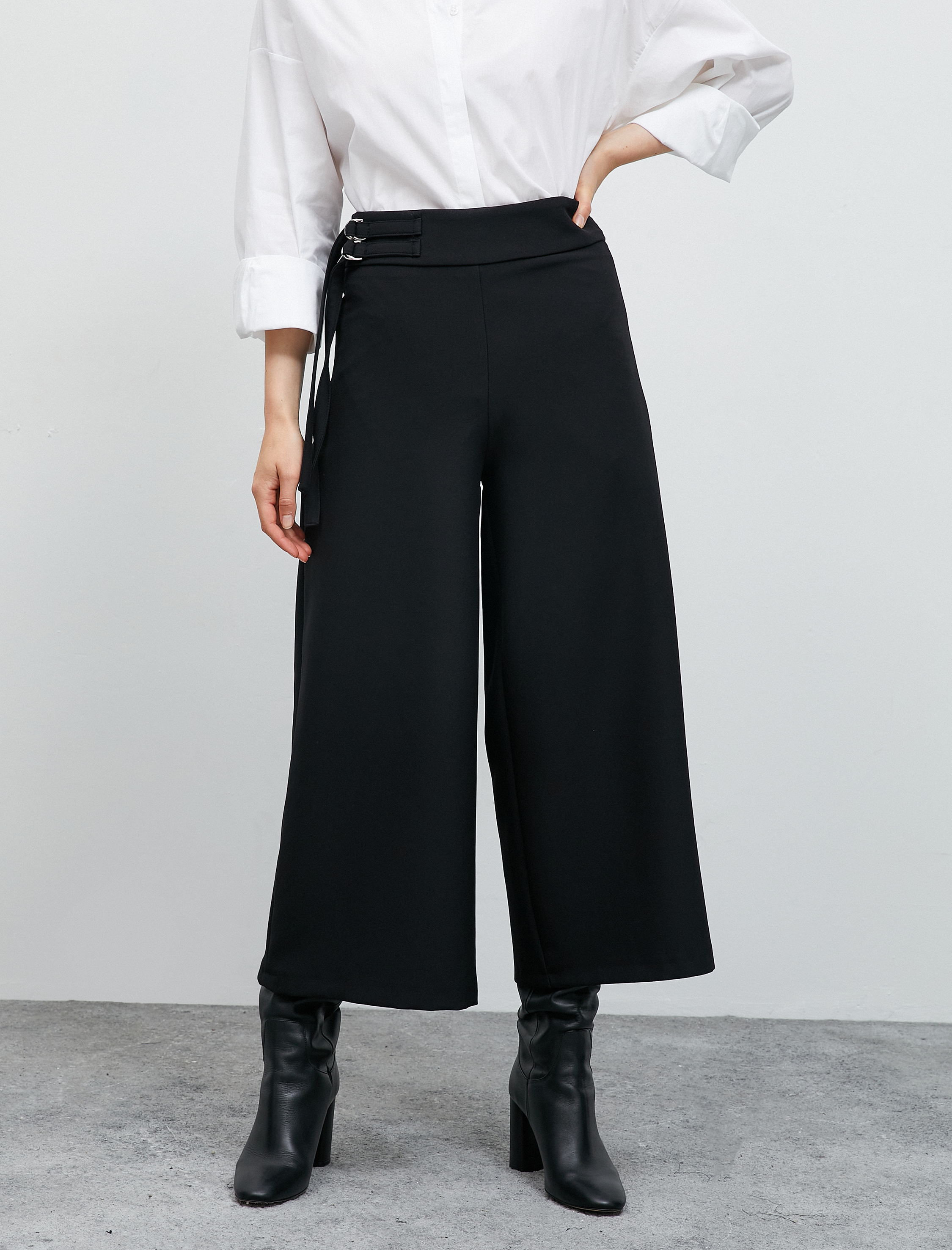   Culotte Kumaş Pantolon Metal Aksesuar Detaylı