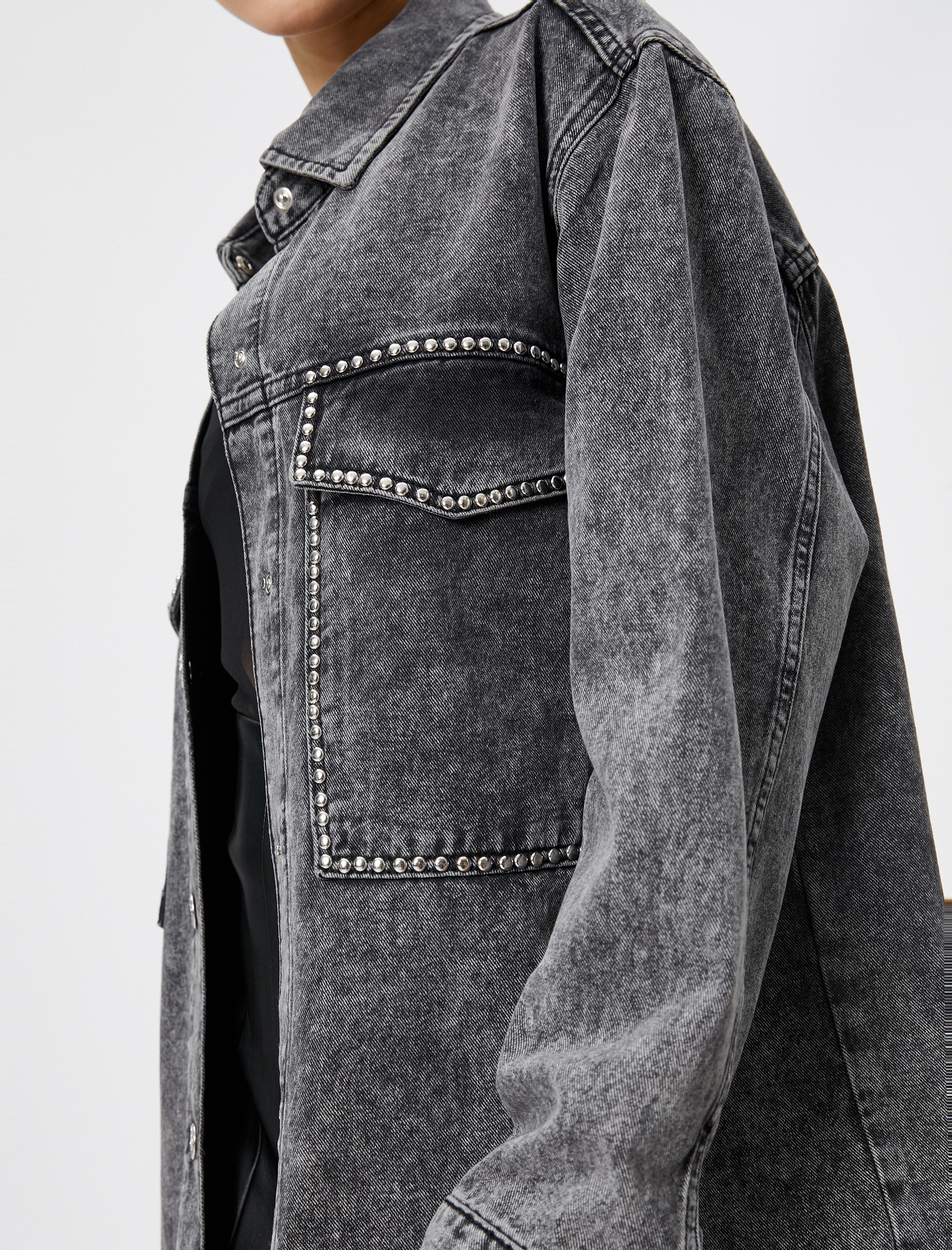   Uzun Kot Ceket Zımba İşlemeli Büyük Kapaklı Cepli