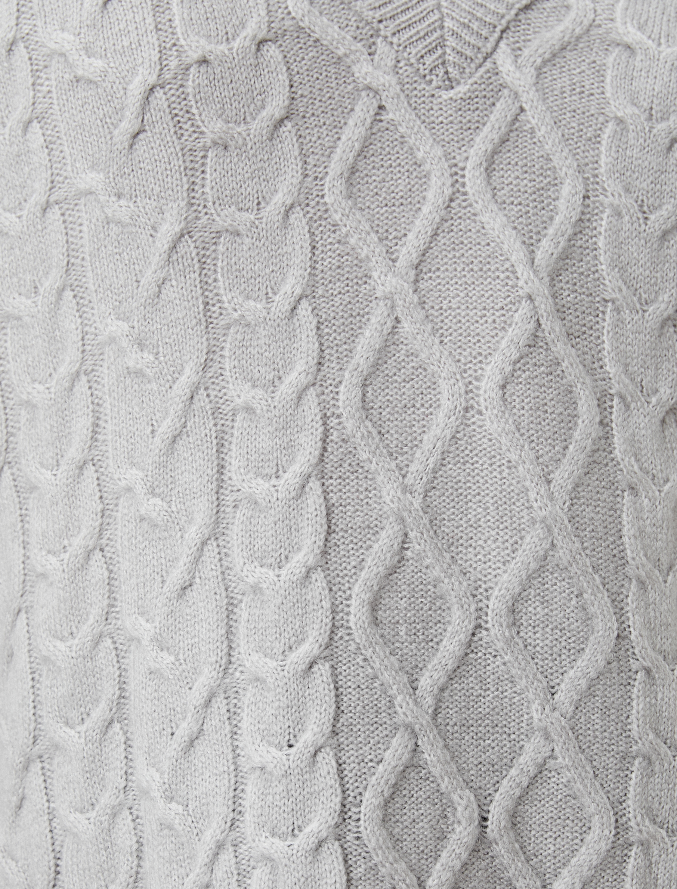   V Yaka Süveter Saç Örgü Detaylı