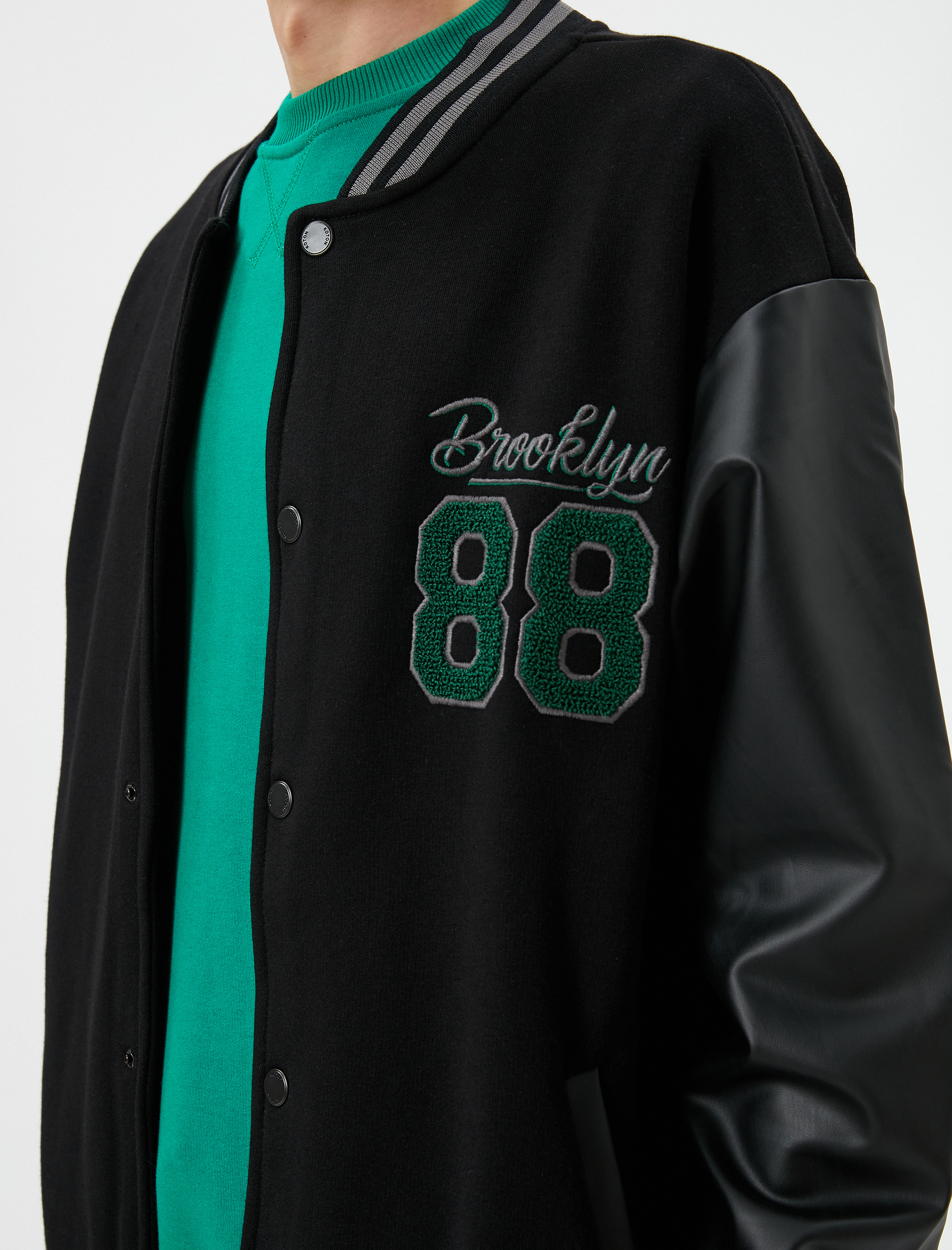   Kolej Ceketi Bomber Yaka Deri Görünümlü İşlemeli Cepli Çıtçıt Düğmeli