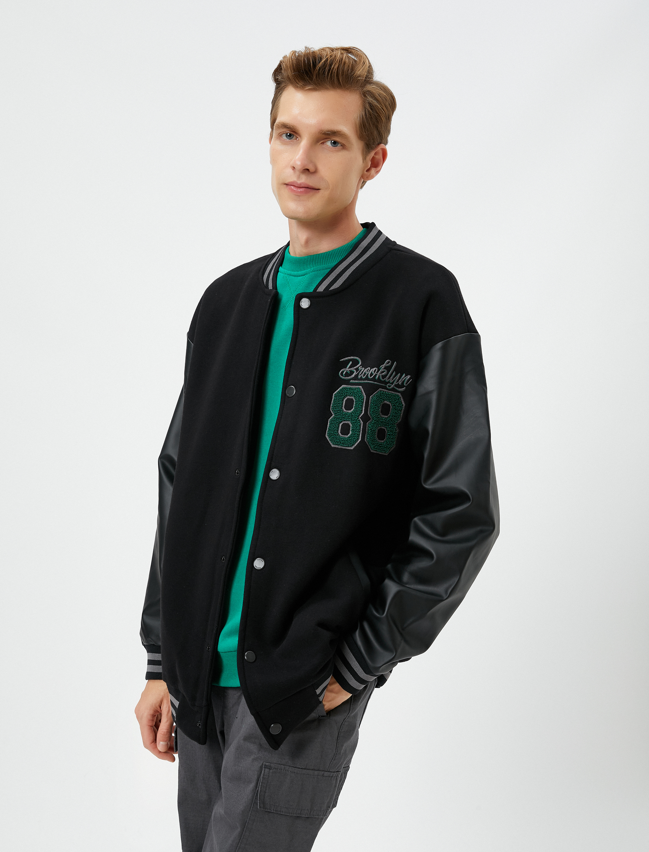   Kolej Ceketi Bomber Yaka Deri Görünümlü İşlemeli Cepli Çıtçıt Düğmeli