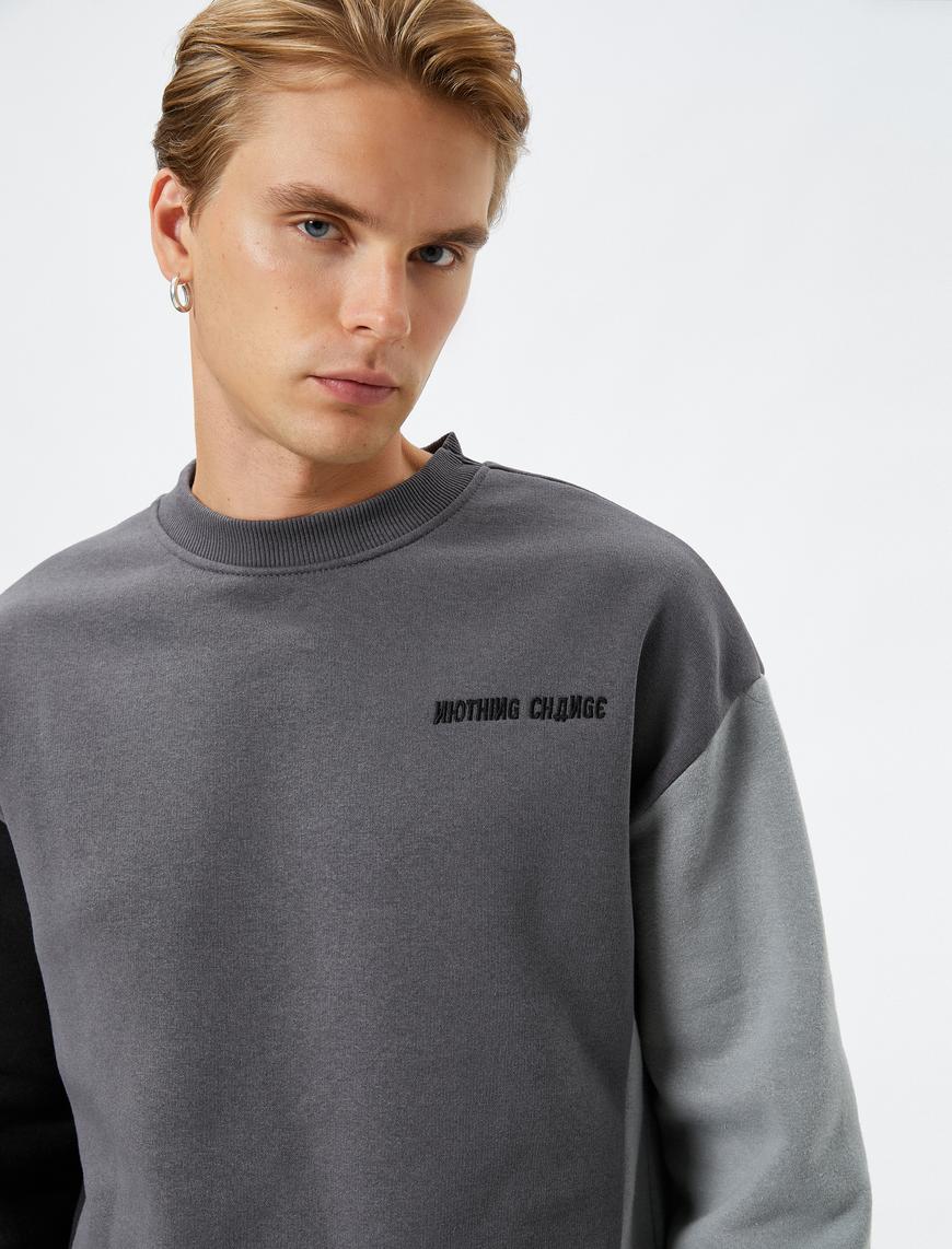   Bisiklet Yaka Sweatshirt Renk Bloklu Slogan İşlemeli Ribanalı Şardonlu
