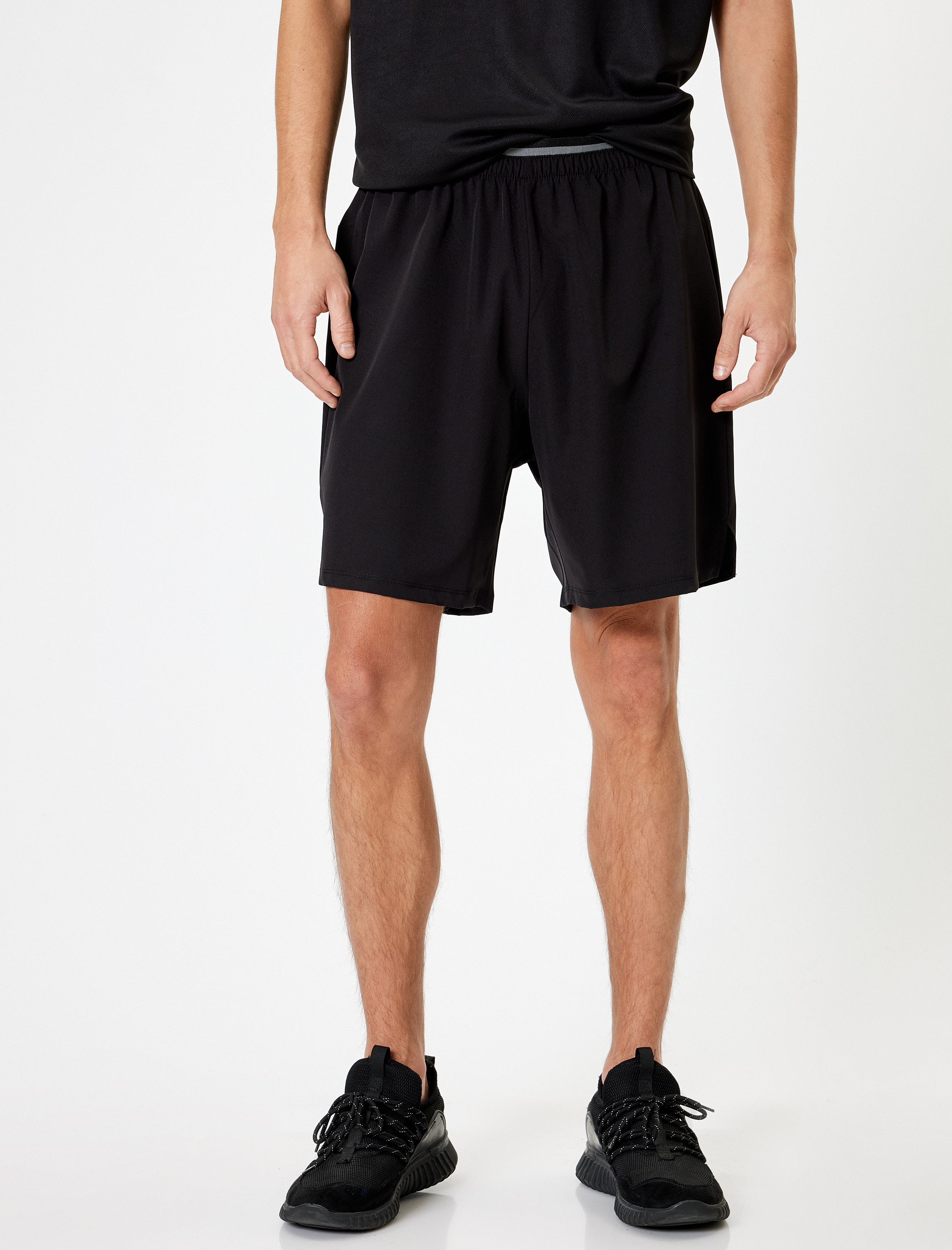 Kısa Paraşüt Kumaş Cepli Beli Lastik Detaylı Spor Şort