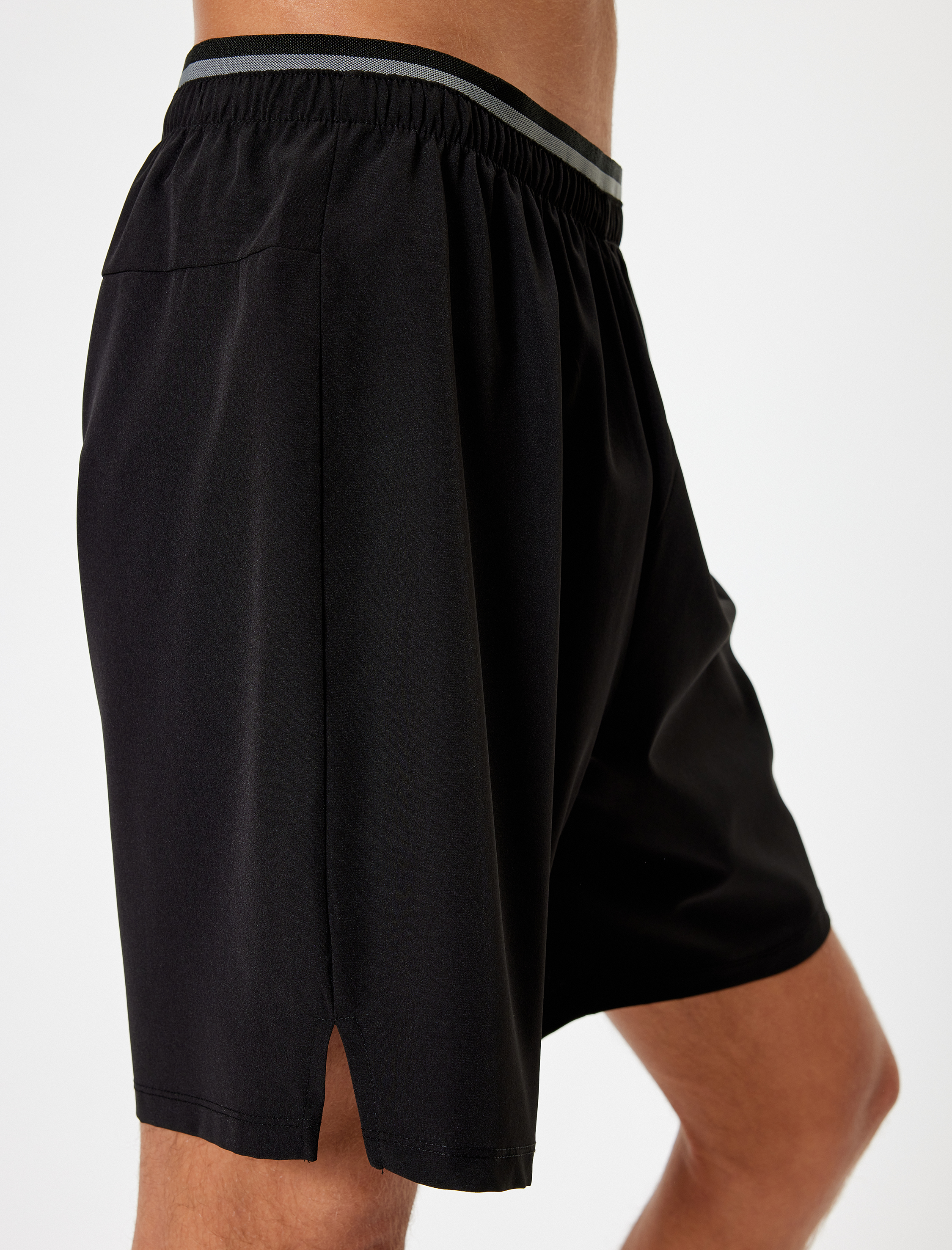 Kısa Paraşüt Kumaş Cepli Beli Lastik Detaylı Spor Şort