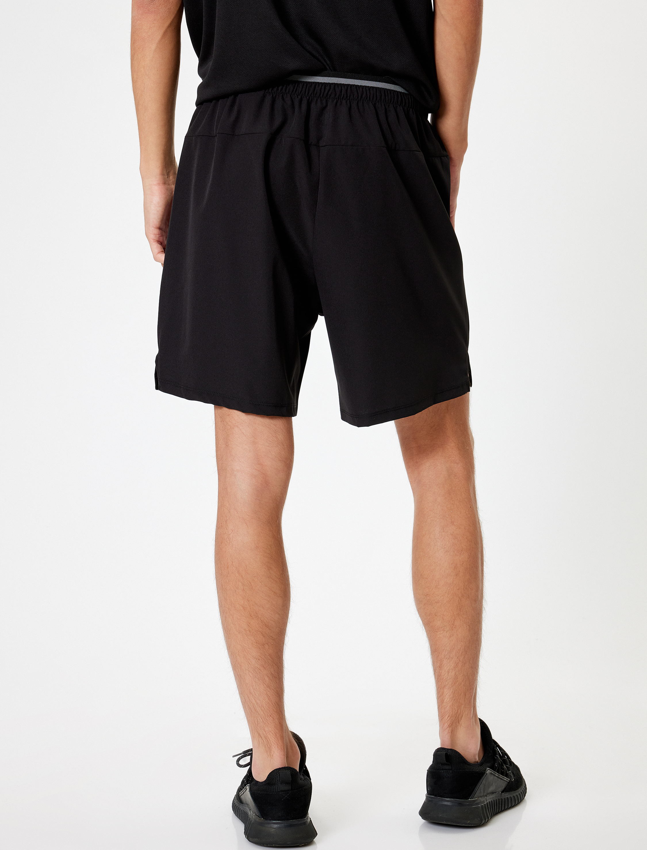 Kısa Paraşüt Kumaş Cepli Beli Lastik Detaylı Spor Şort