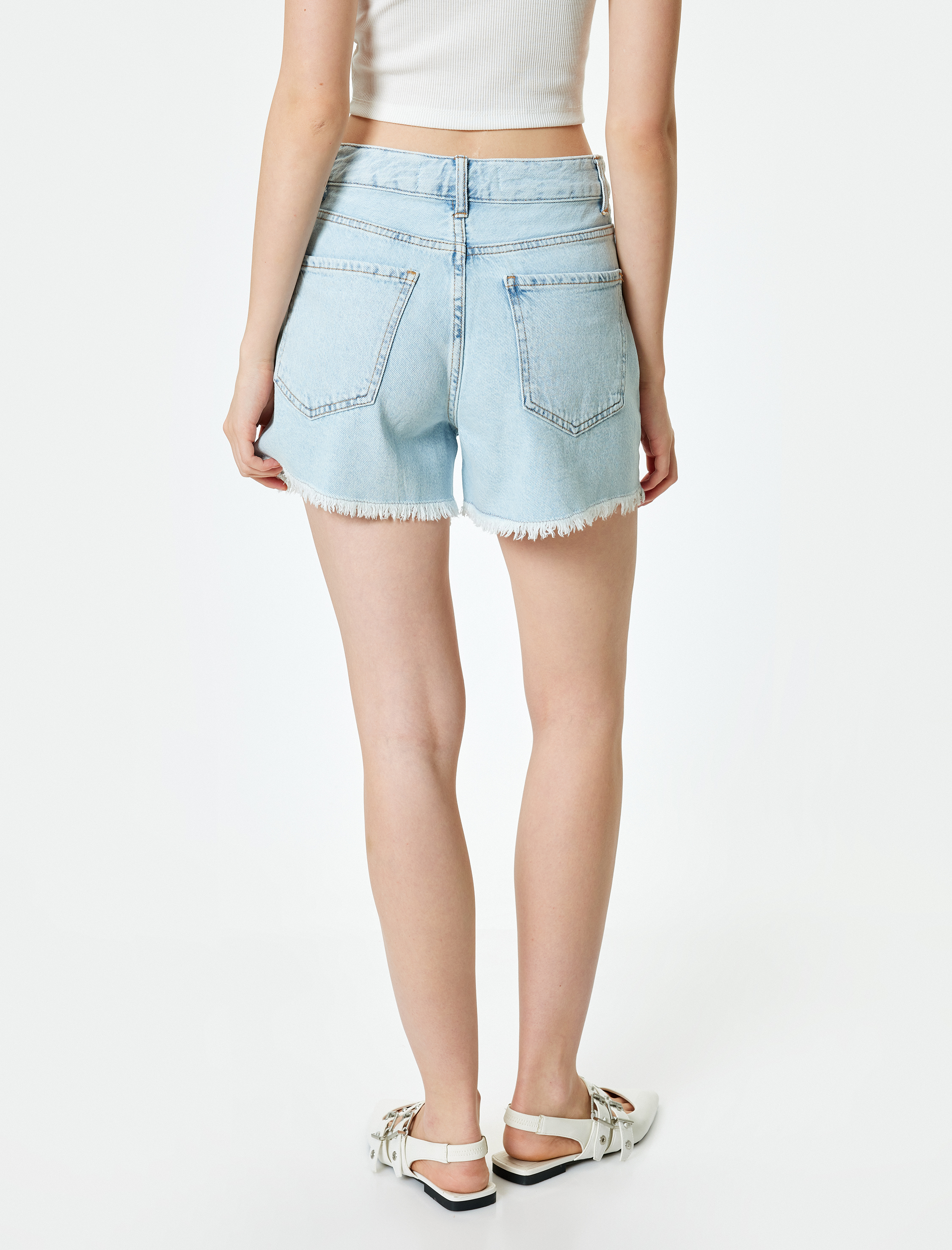   Mini Kot Şort Fiyonk Taş İşlemeli Düğmeli Cepli Rahat Kalıp Püsküllü Paça