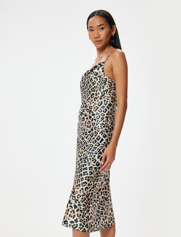  Saten Elbise Midi Leopar Desenli Degaje Yaka İp Askılı