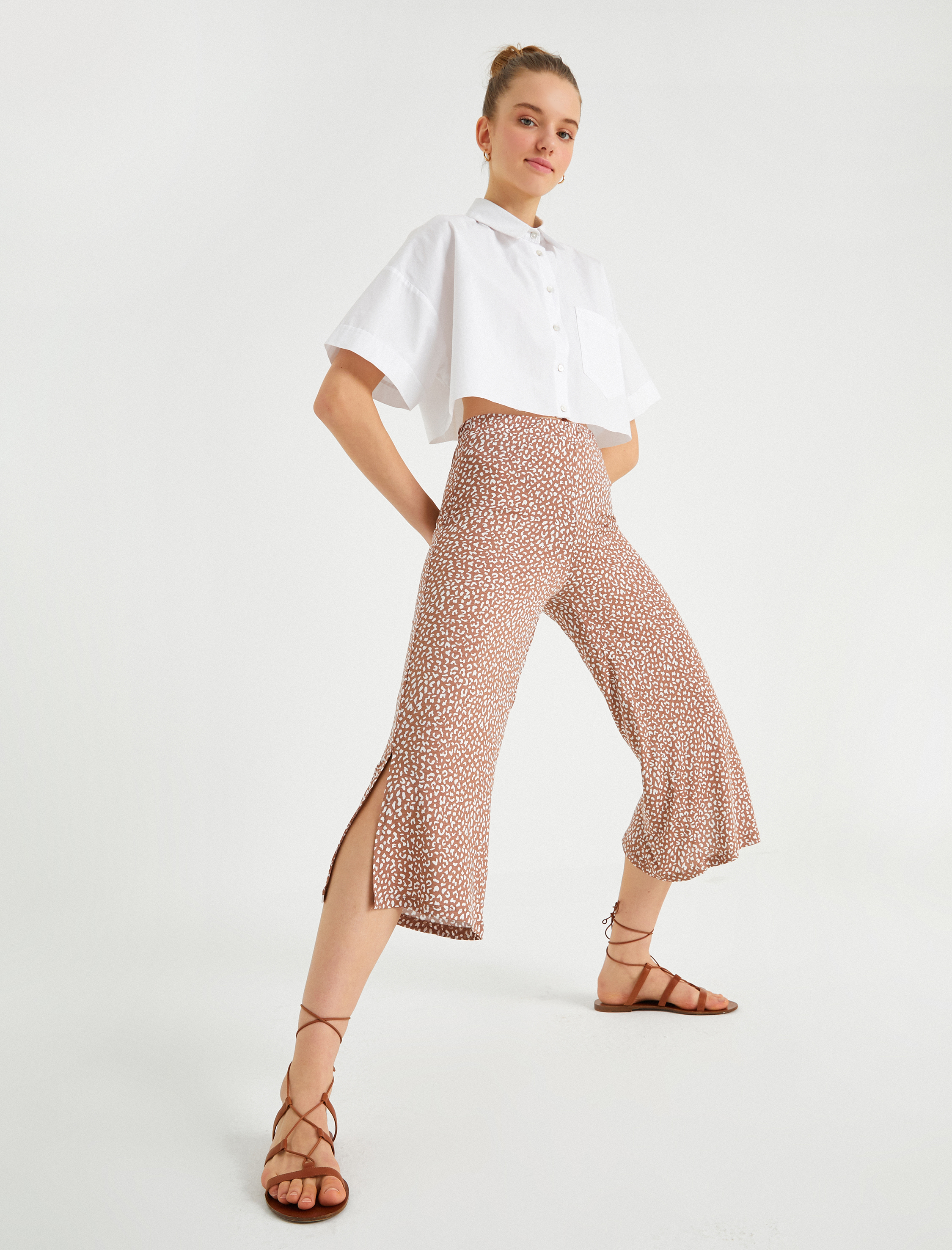   Yırtmaçlı Geniş Paça Pantolon