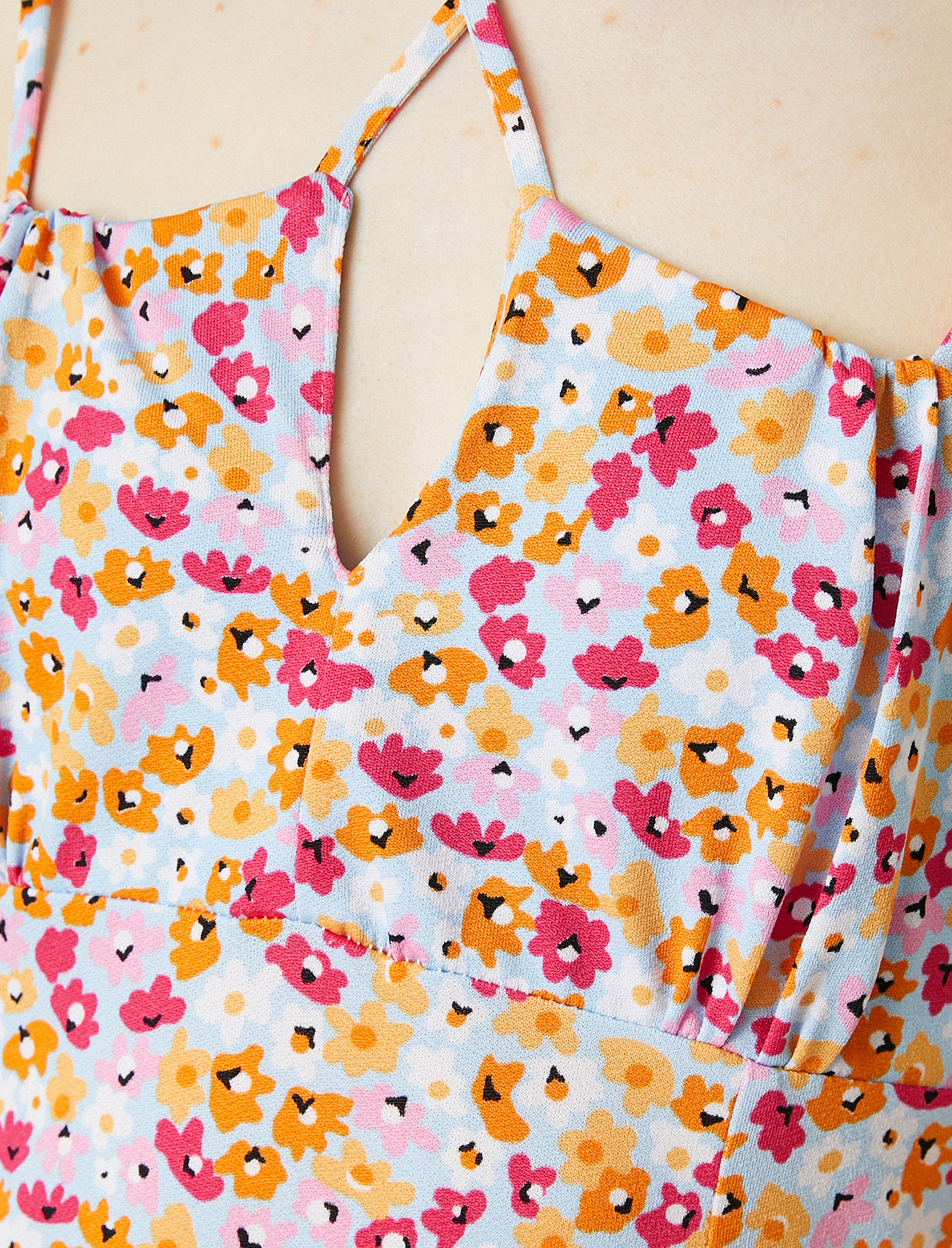   Fırfırlı Mini Elbise Askılı Kalp Yaka