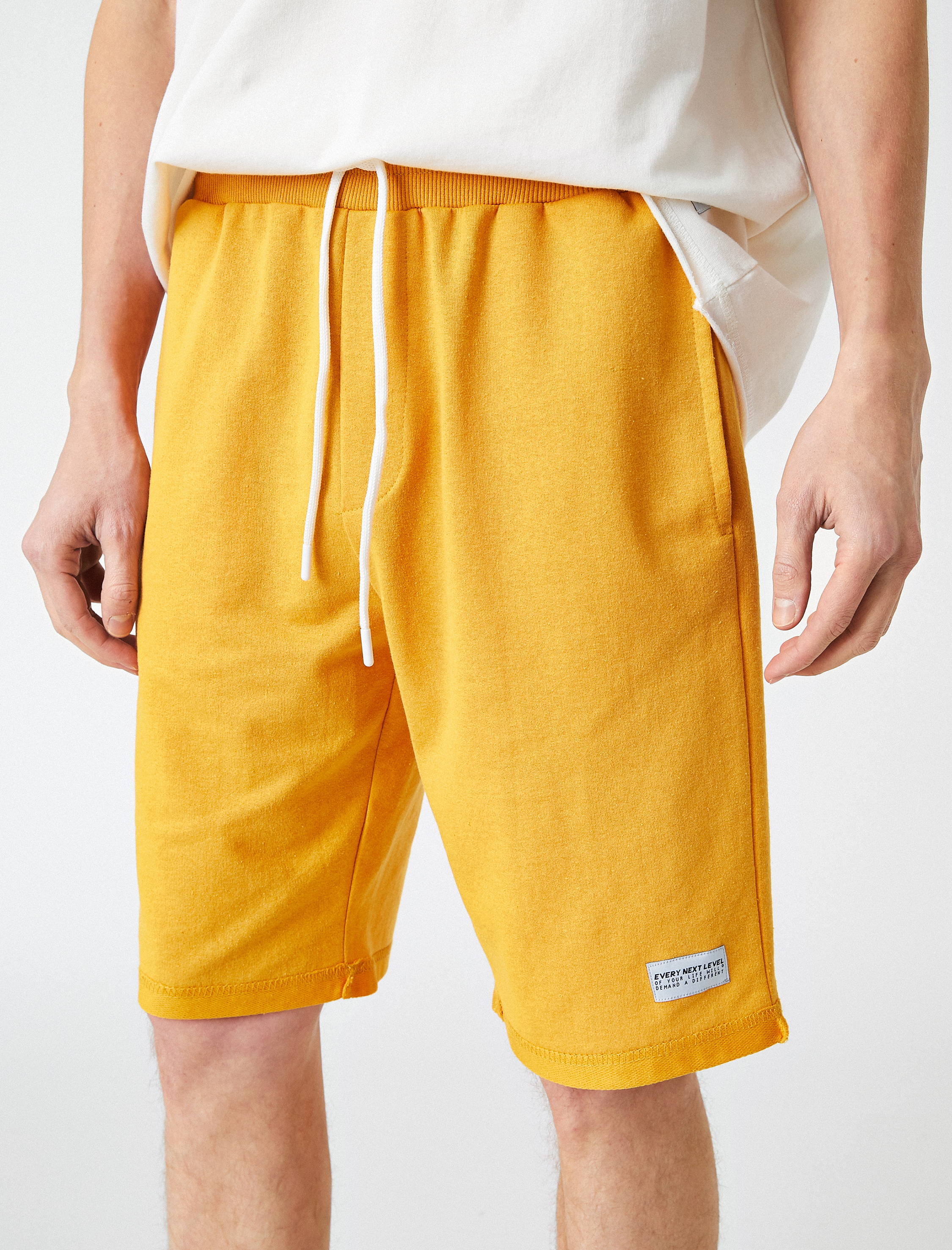   Slim Fit Etiketli Şort