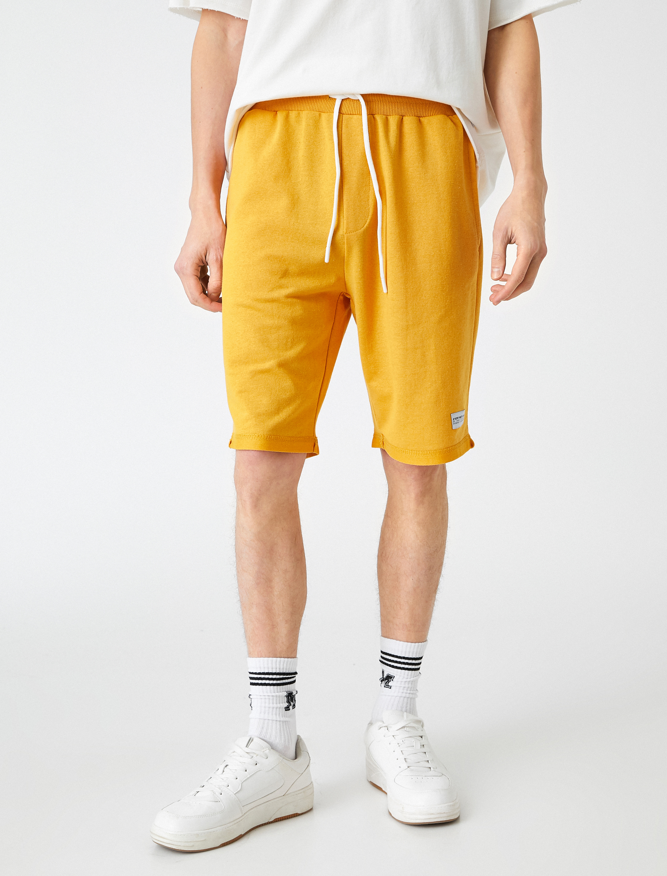   Slim Fit Etiketli Şort