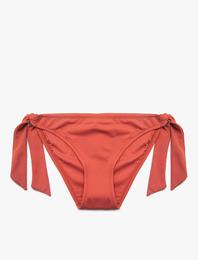 Bağlama Detaylı Bikini Altı